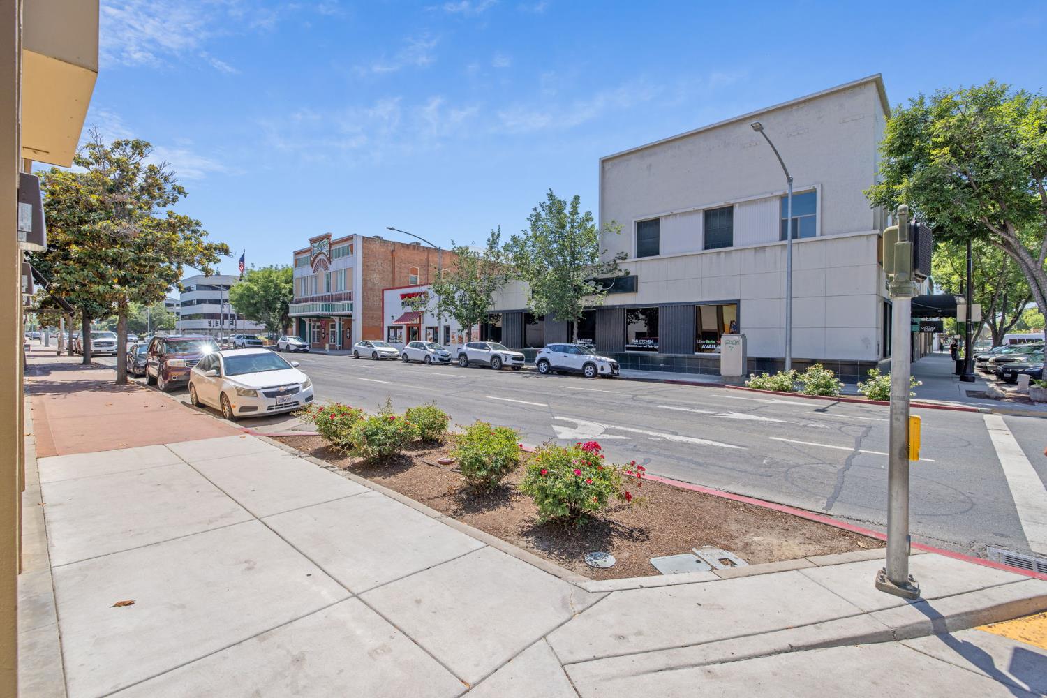 101 W Main St, Visalia, CA 93291