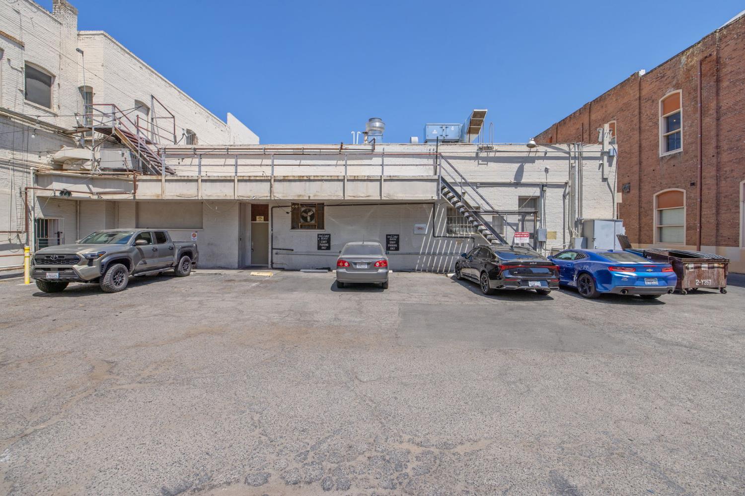 101 W Main St, Visalia, CA 93291