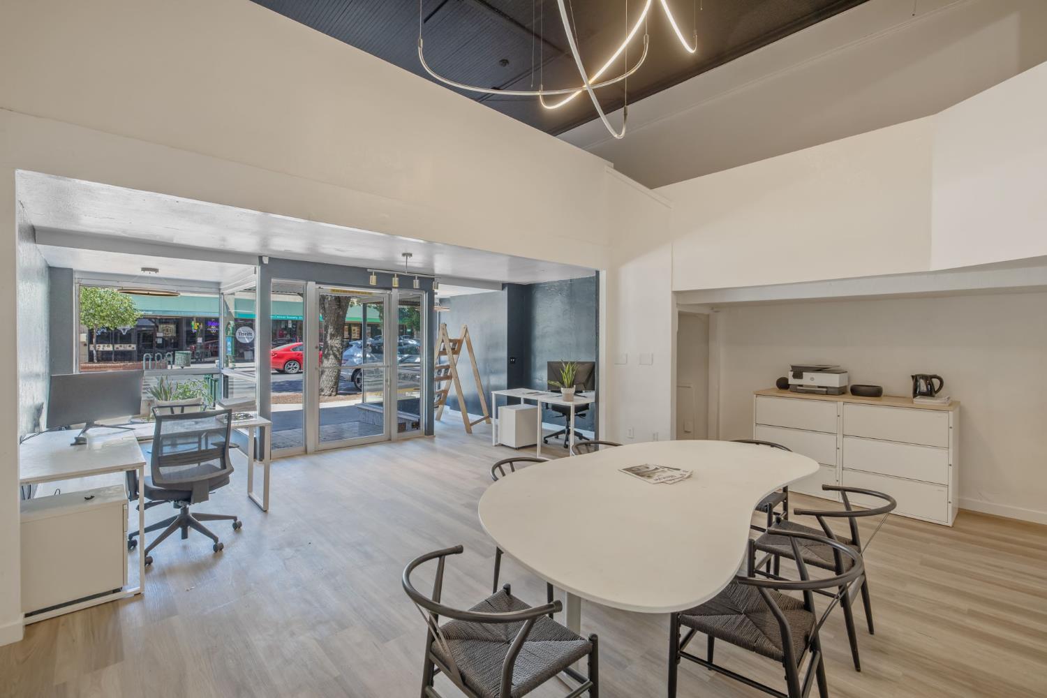 101 W Main St, Visalia, CA 93291