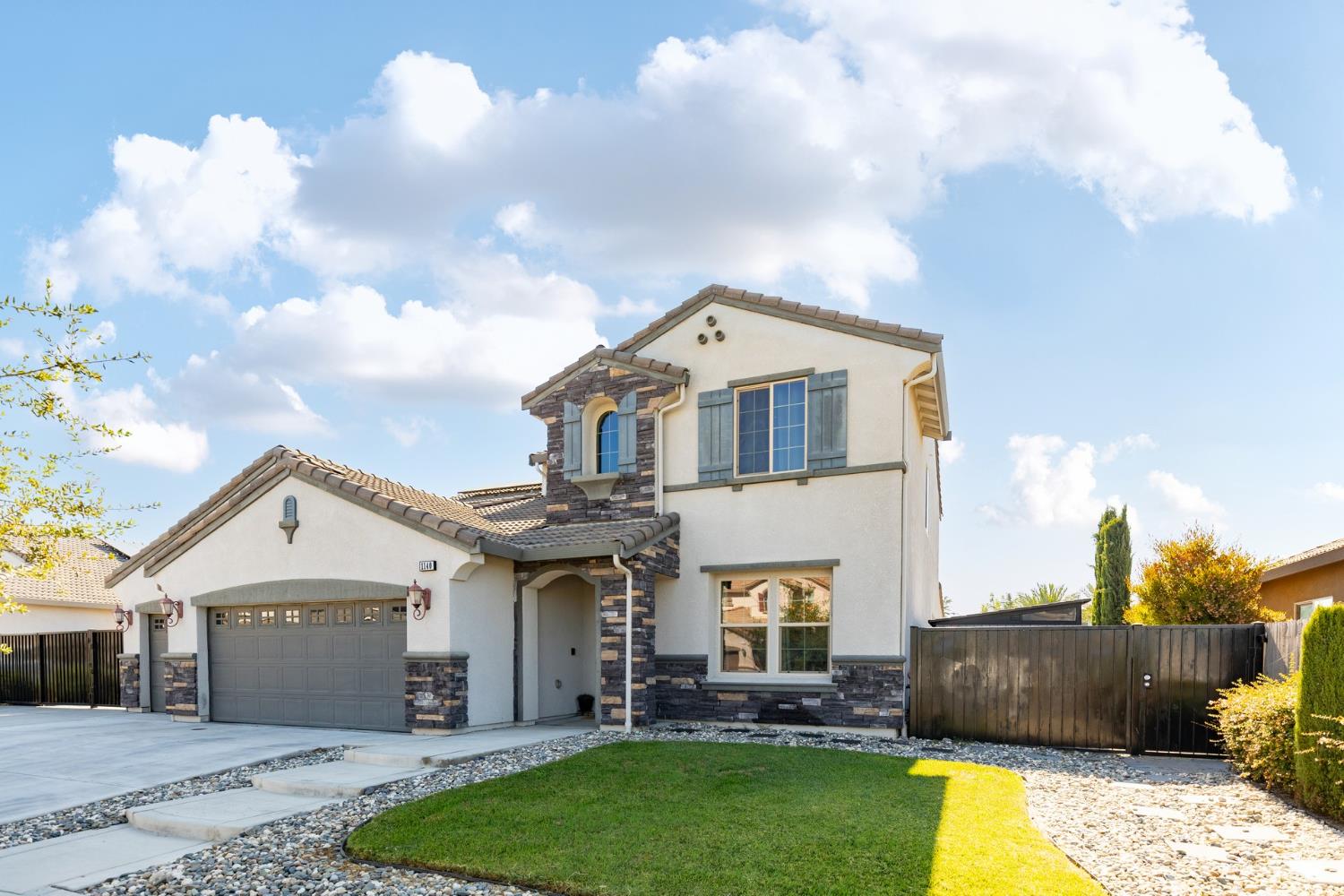 1140 Ridge Creek Estates Way, Dinuba, CA 93618