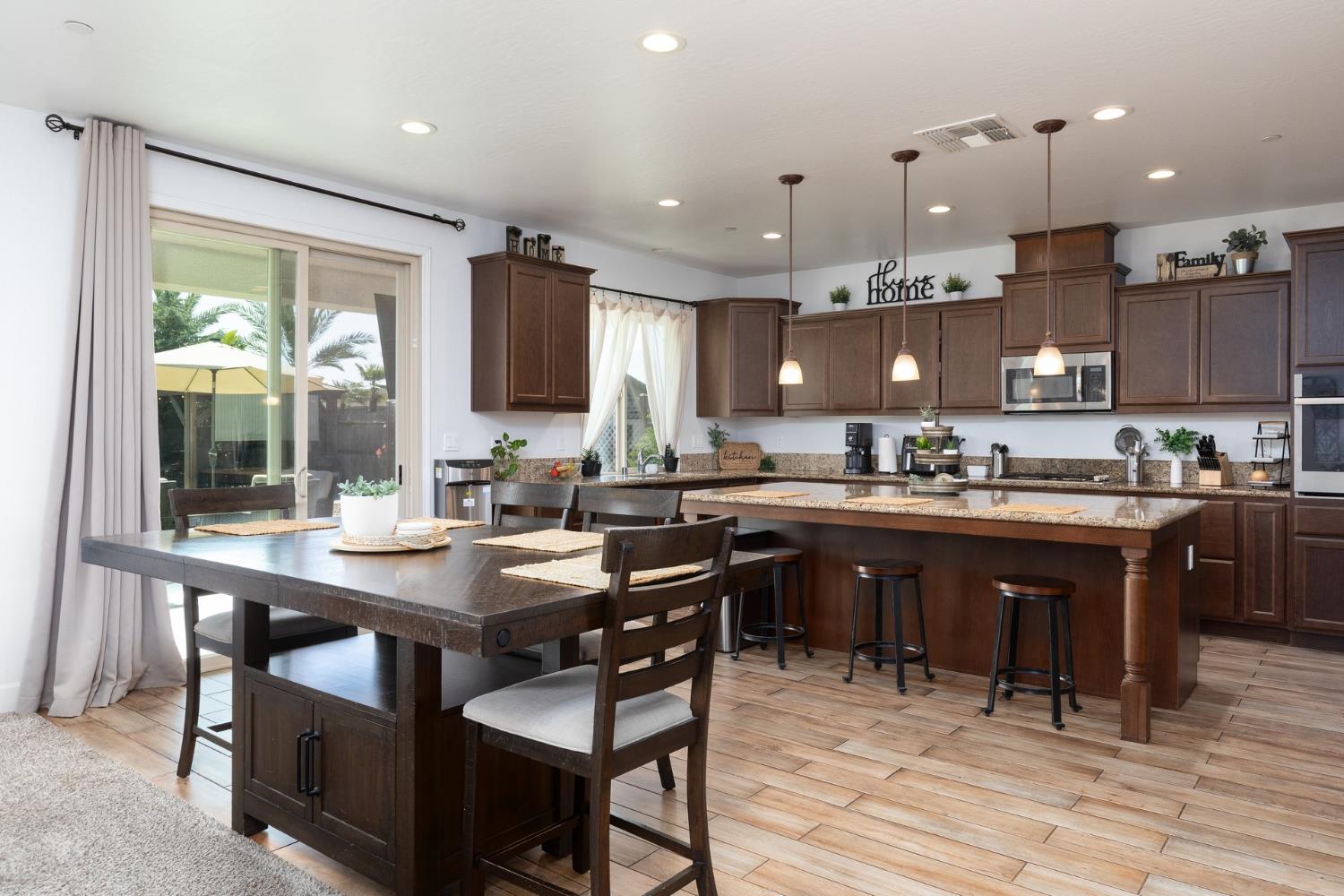 1140 Ridge Creek Estates Way, Dinuba, CA 93618