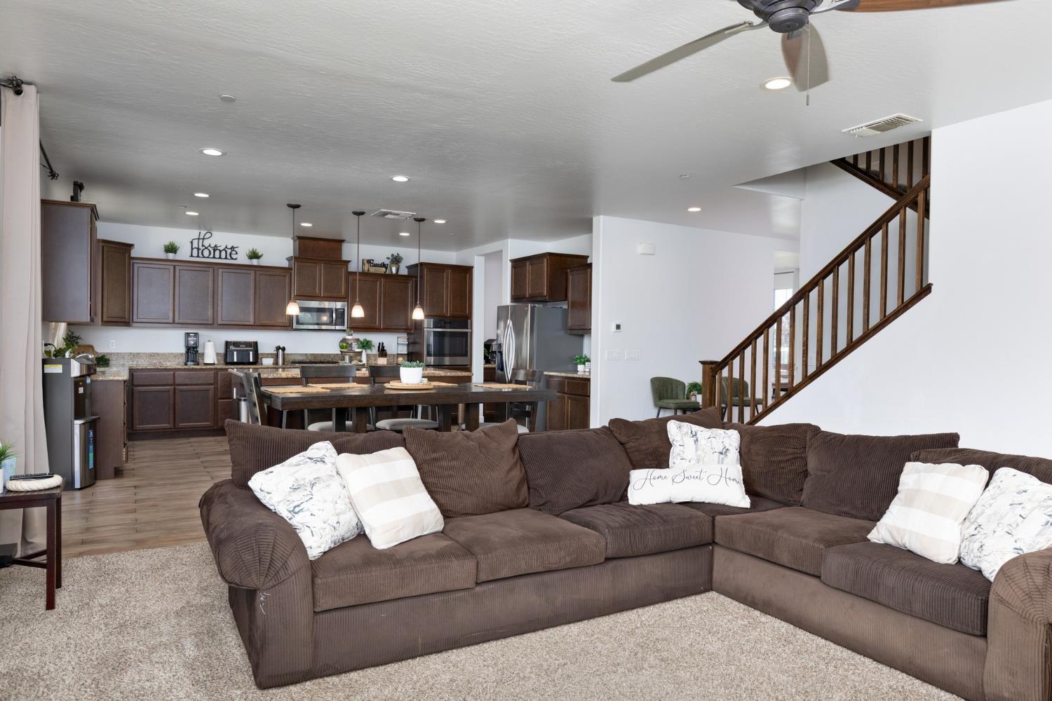 1140 Ridge Creek Estates Way, Dinuba, CA 93618