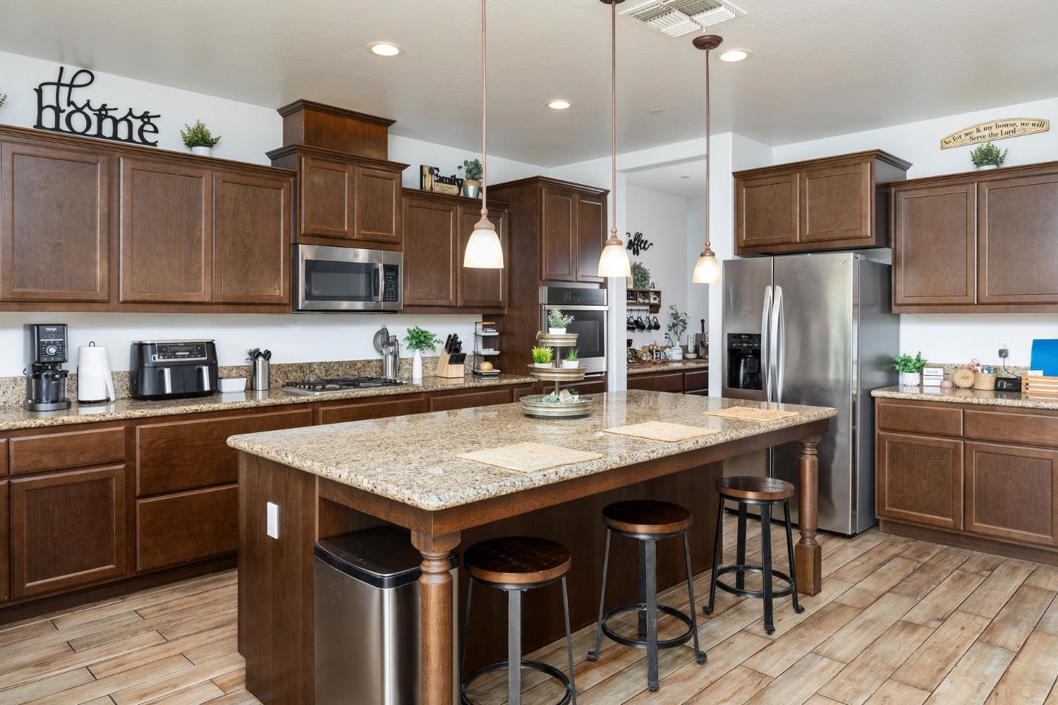 1140 Ridge Creek Estates Way, Dinuba, CA 93618