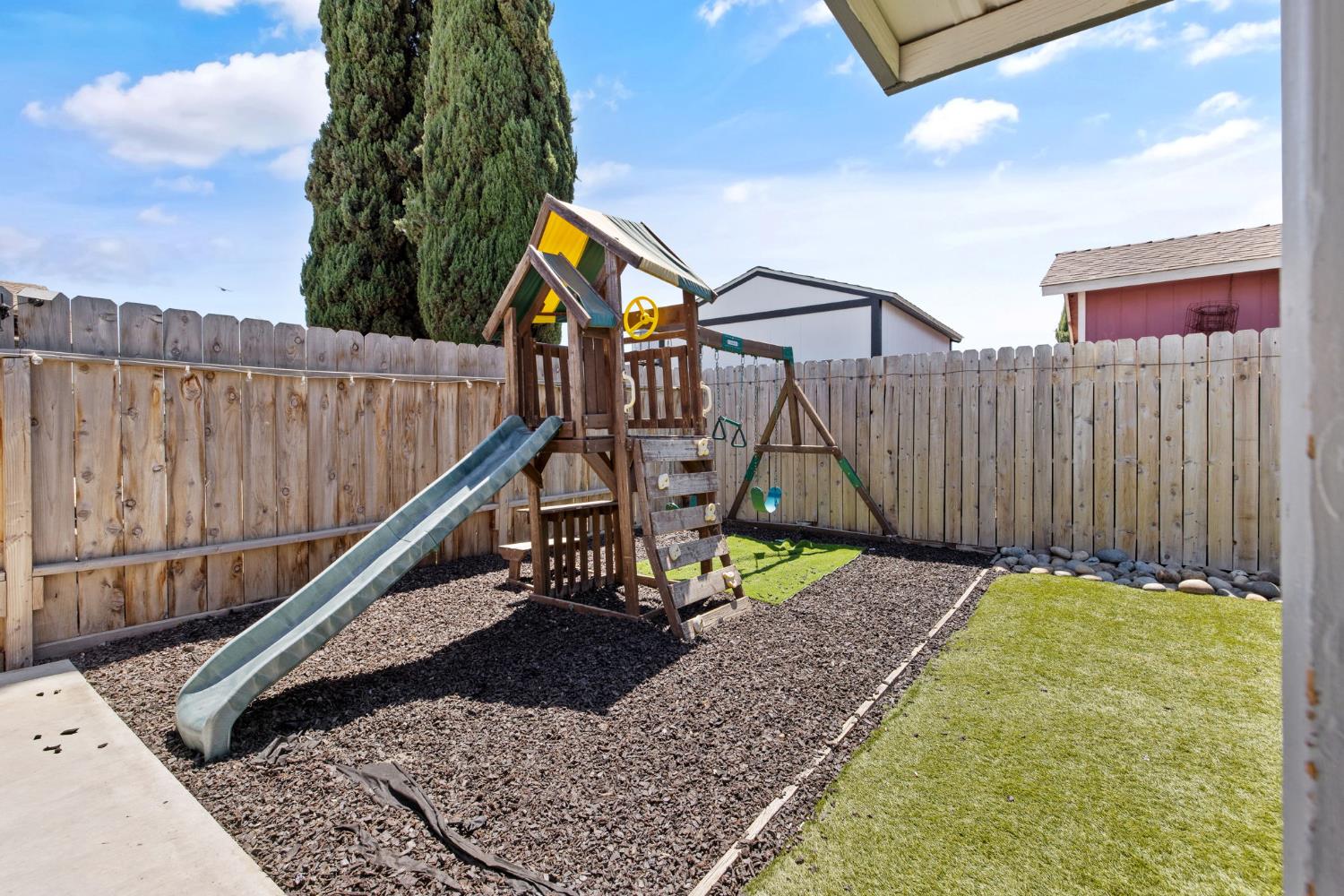 1176 Robin Ave, Hanford, CA 93230