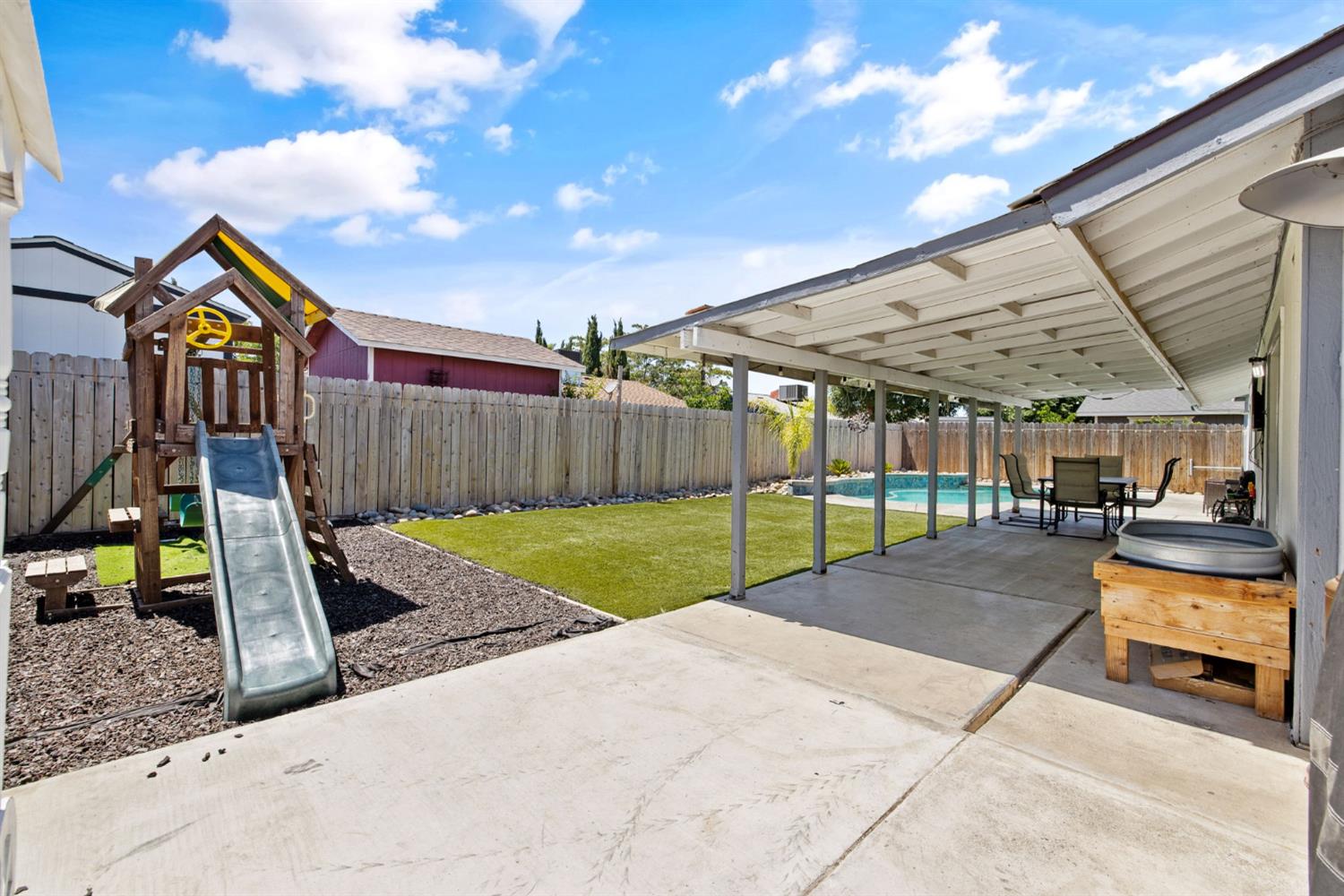 1176 Robin Ave, Hanford, CA 93230