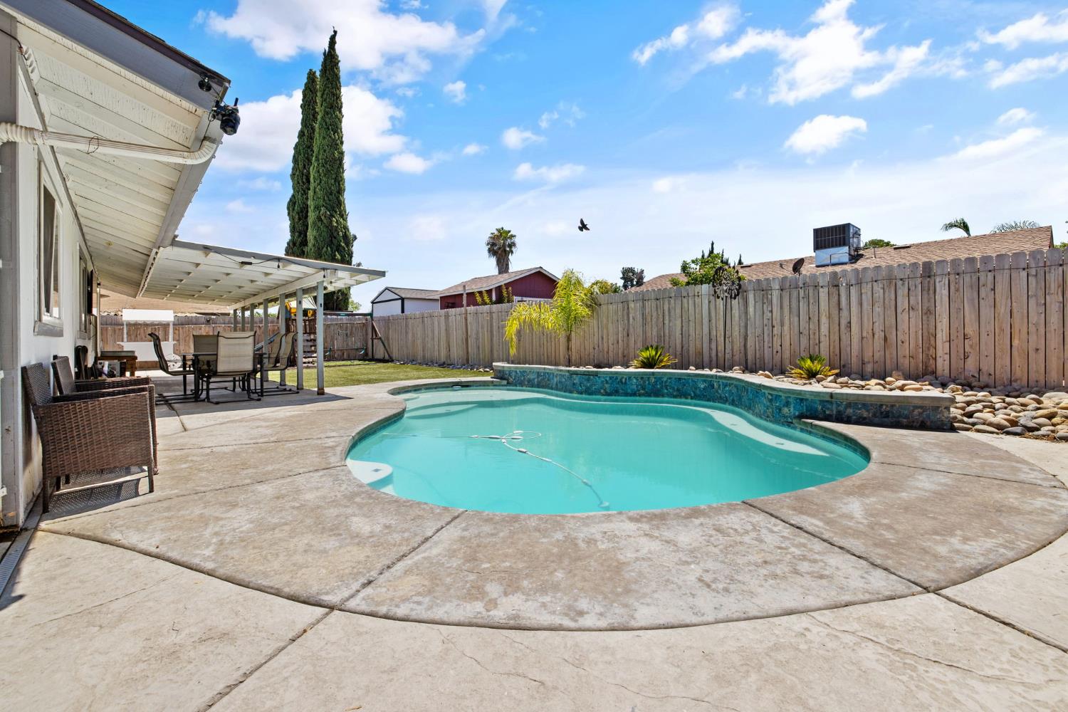 1176 Robin Ave, Hanford, CA 93230