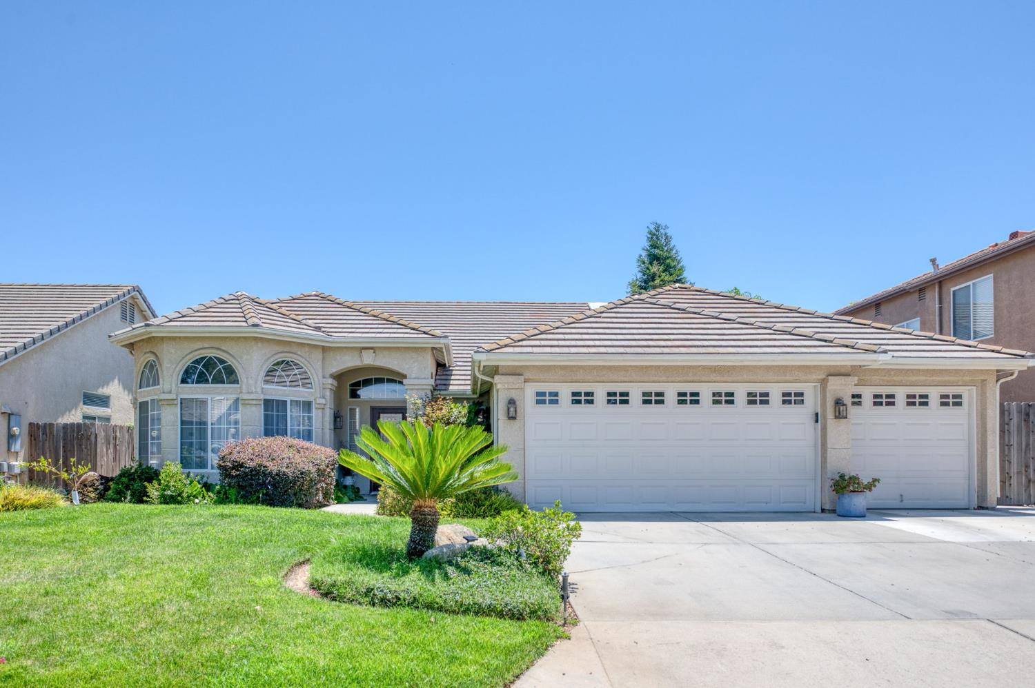 1671 E Granada Ave, Fresno, CA 93720