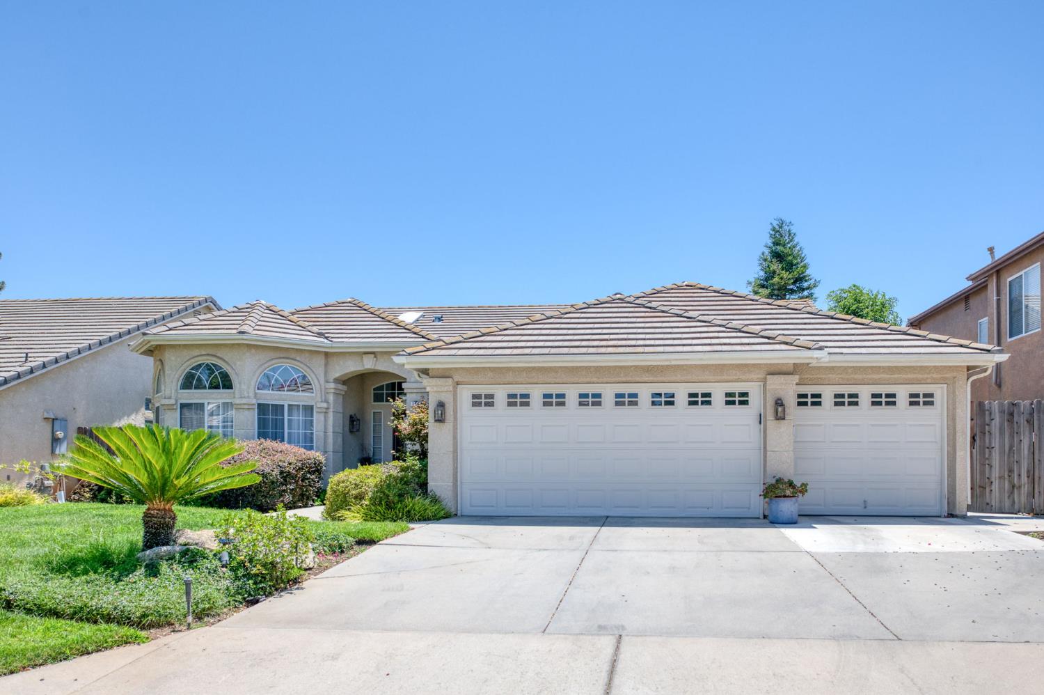 1671 E Granada Ave, Fresno, CA 93720