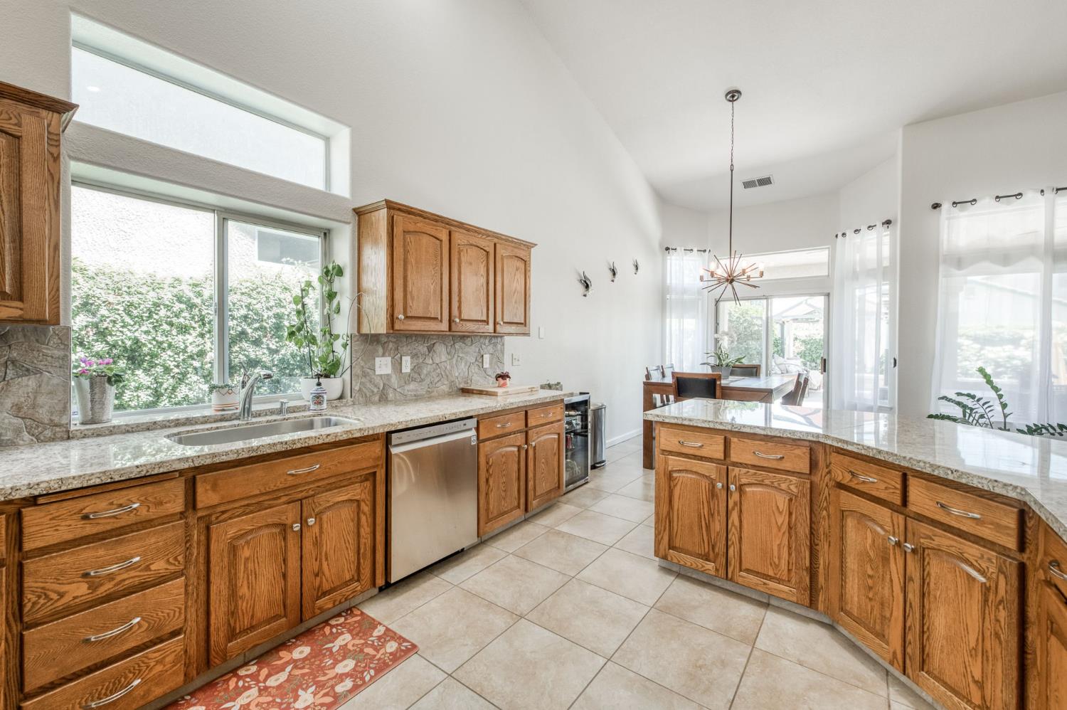 1671 E Granada Ave, Fresno, CA 93720