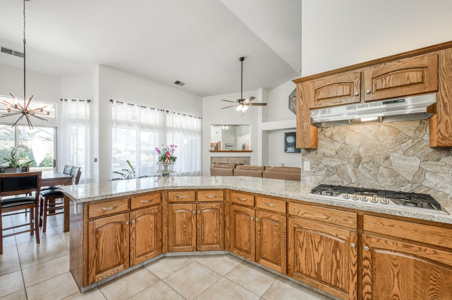 1671 E Granada Ave, Fresno, CA 93720