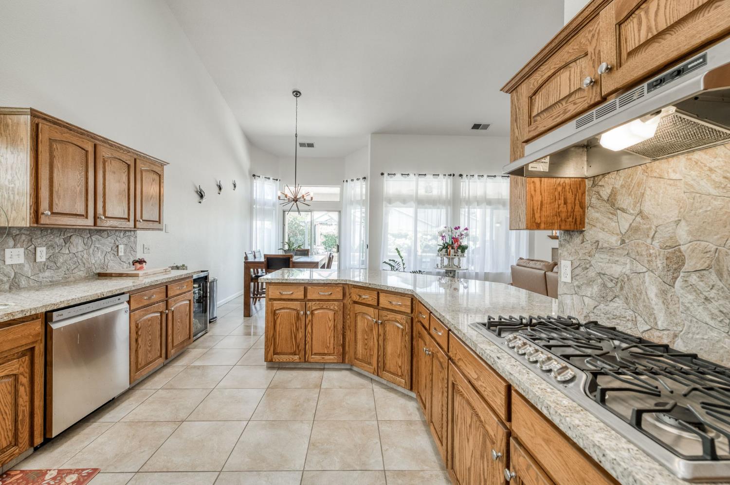 1671 E Granada Ave, Fresno, CA 93720