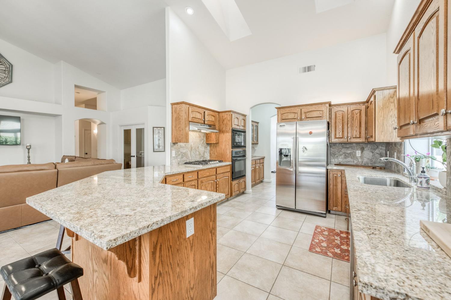 1671 E Granada Ave, Fresno, CA 93720