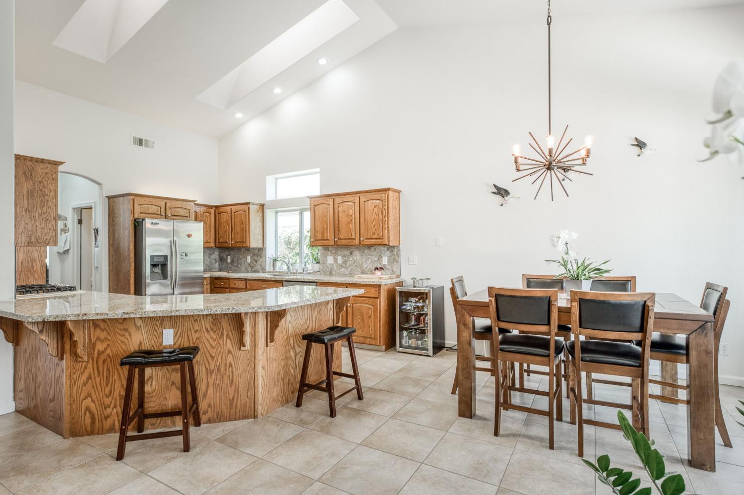 1671 E Granada Ave, Fresno, CA 93720