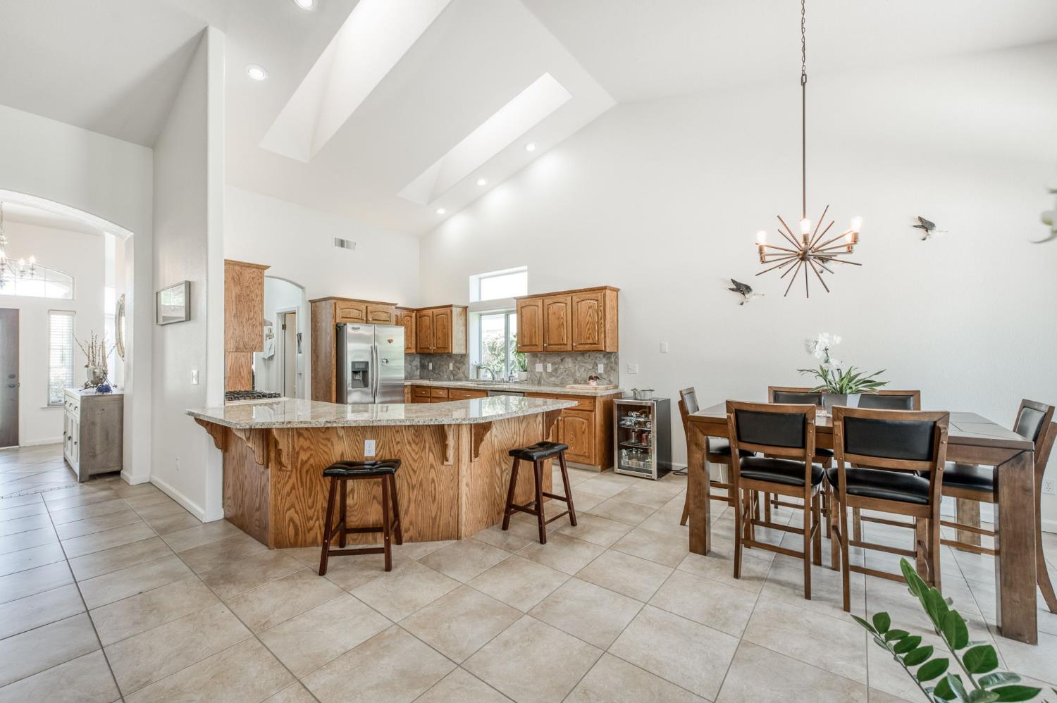 1671 E Granada Ave, Fresno, CA 93720