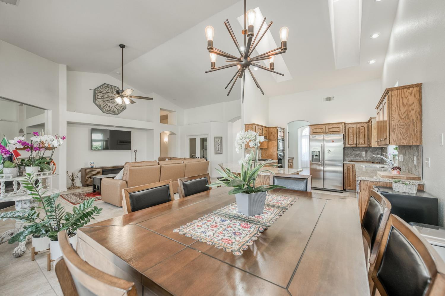 1671 E Granada Ave, Fresno, CA 93720