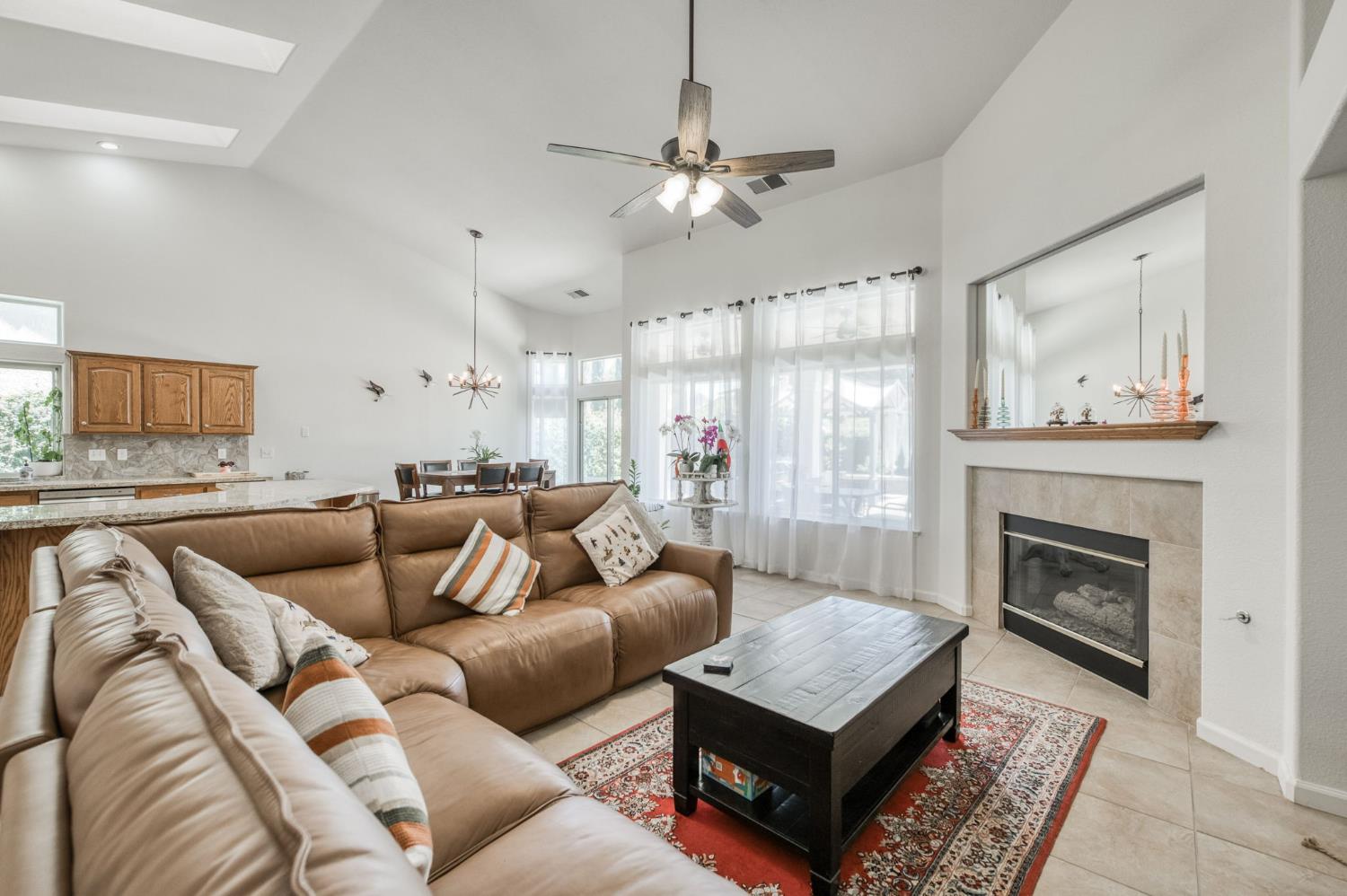 1671 E Granada Ave, Fresno, CA 93720