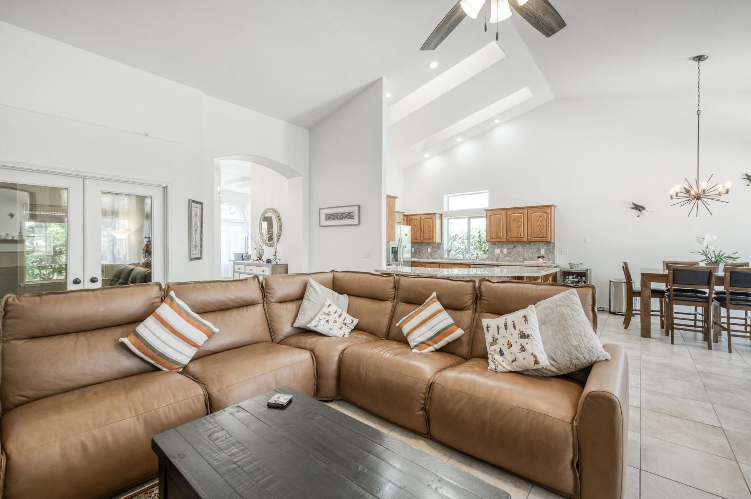 1671 E Granada Ave, Fresno, CA 93720