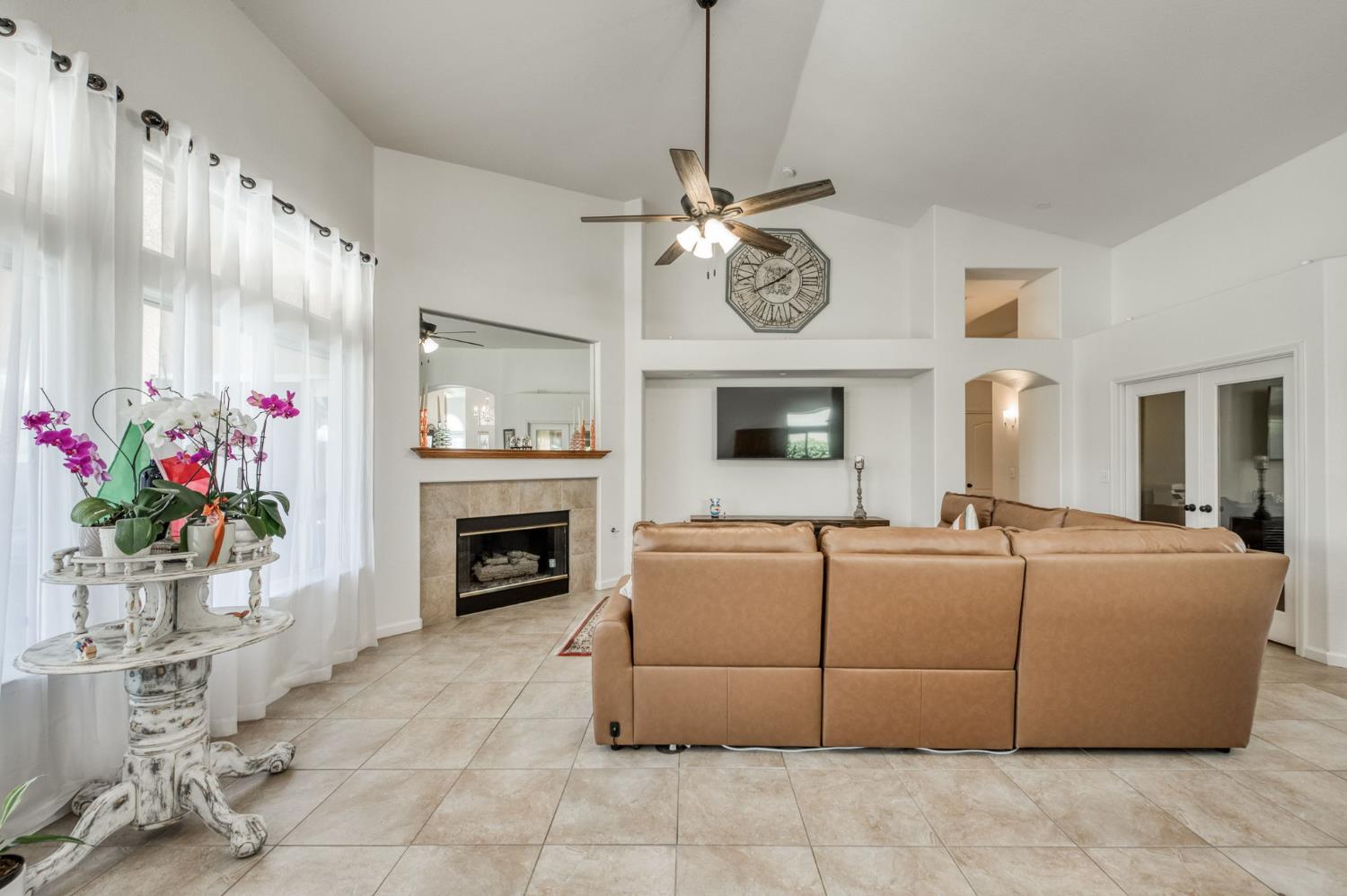 1671 E Granada Ave, Fresno, CA 93720
