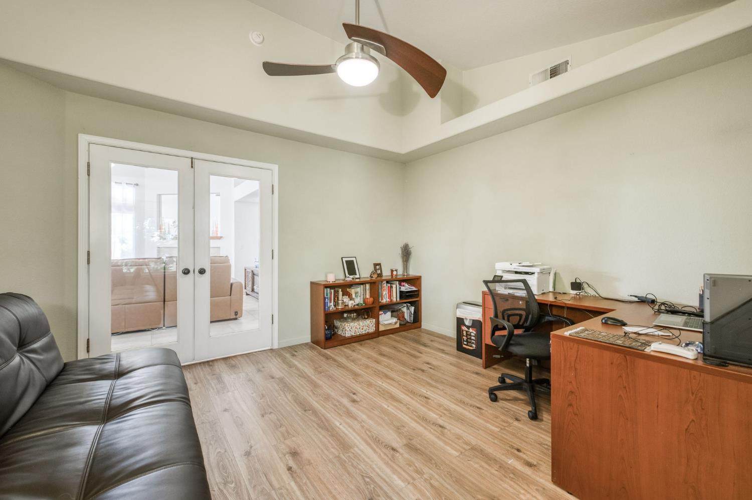 1671 E Granada Ave, Fresno, CA 93720