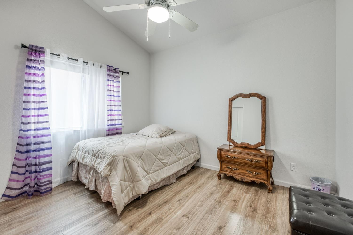 1671 E Granada Ave, Fresno, CA 93720