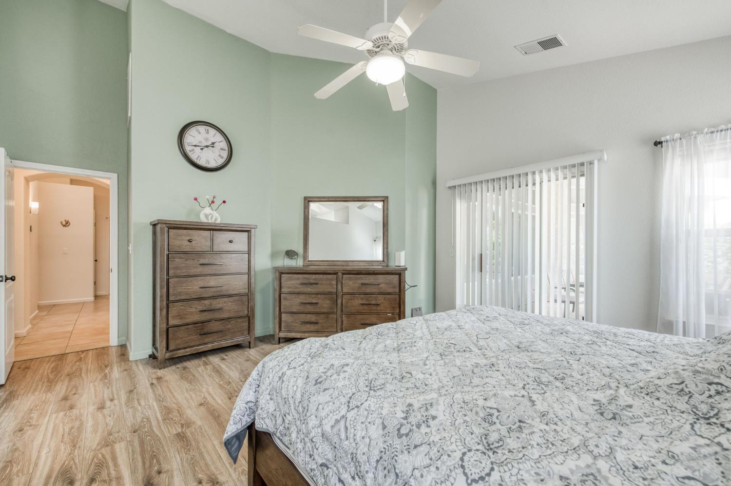 1671 E Granada Ave, Fresno, CA 93720