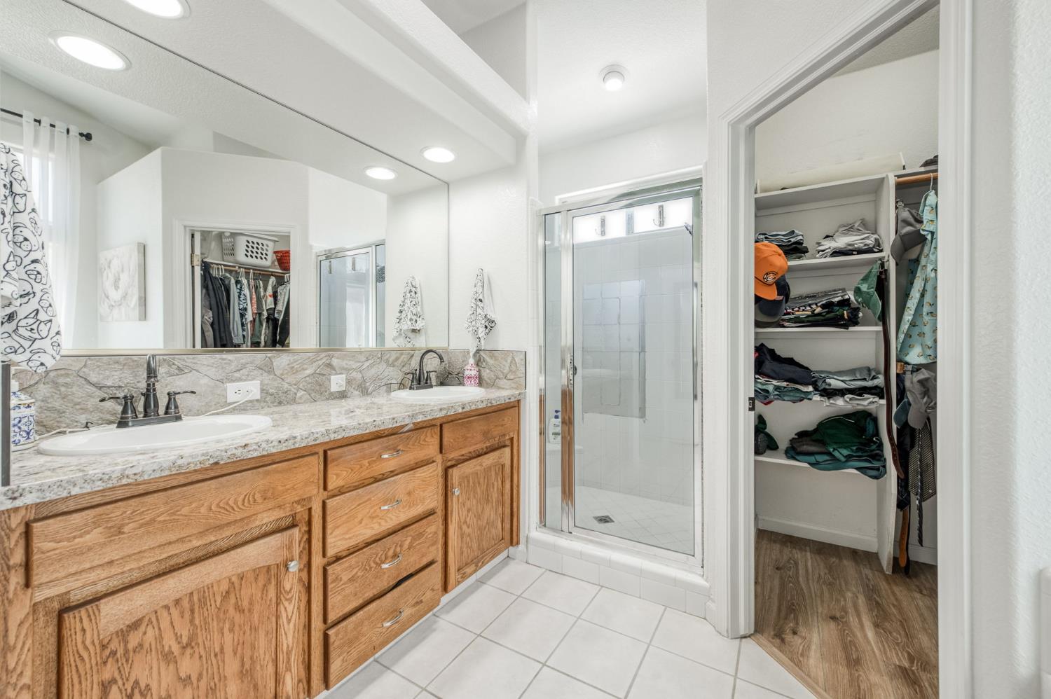 1671 E Granada Ave, Fresno, CA 93720