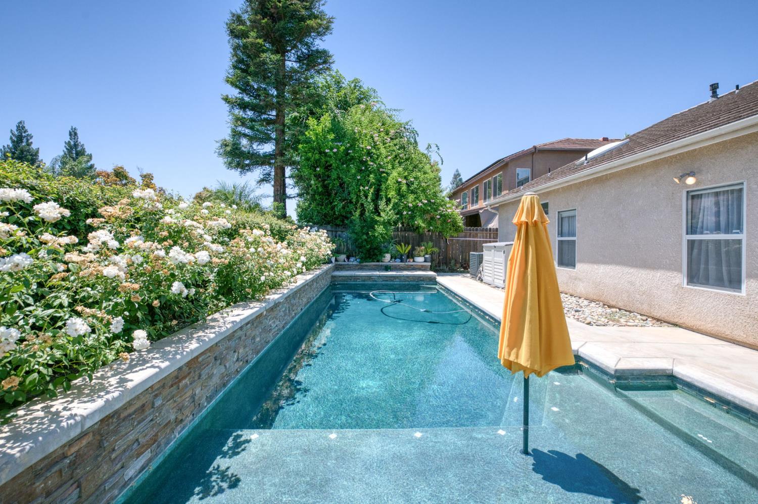 1671 E Granada Ave, Fresno, CA 93720