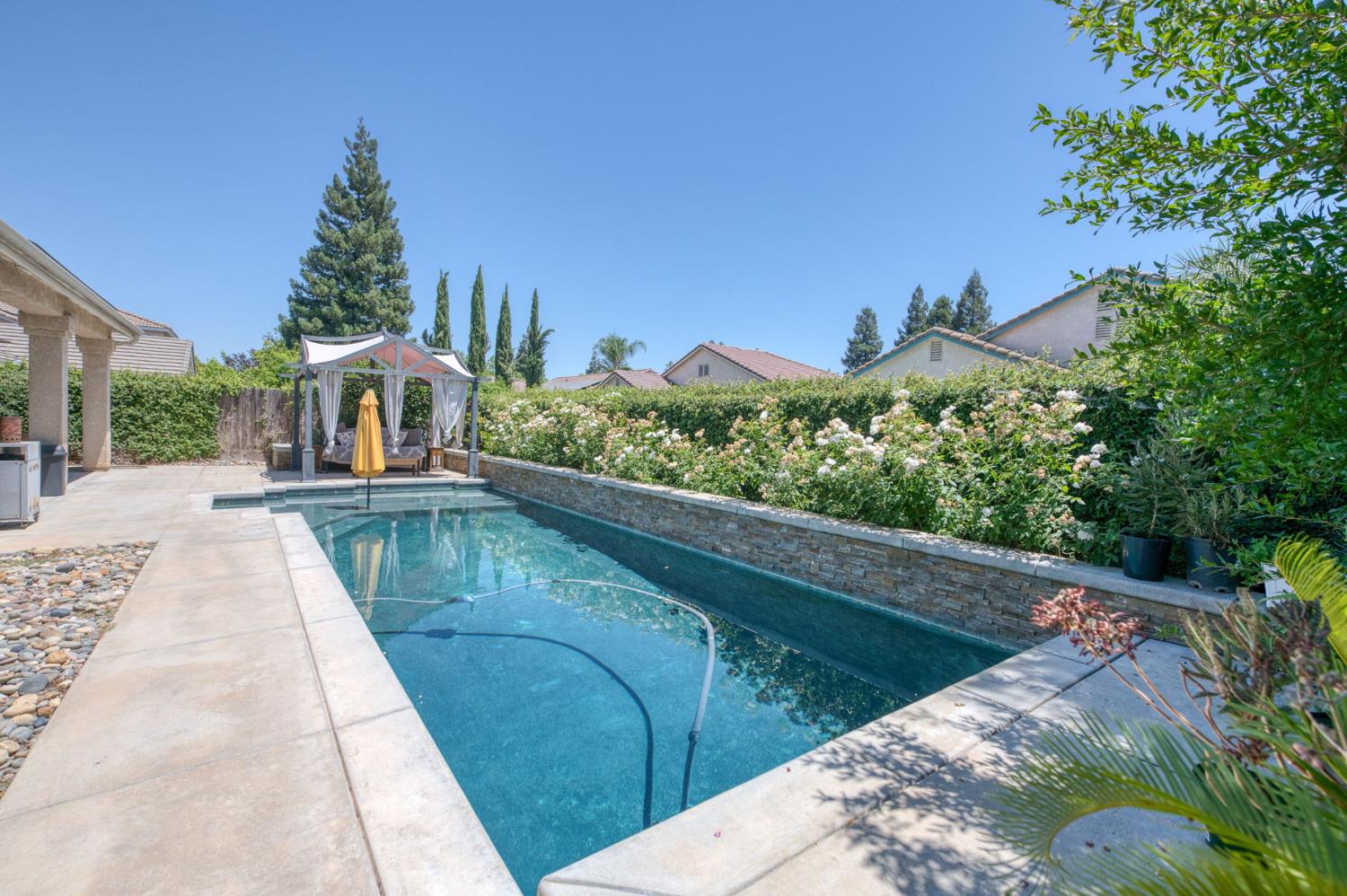 1671 E Granada Ave, Fresno, CA 93720