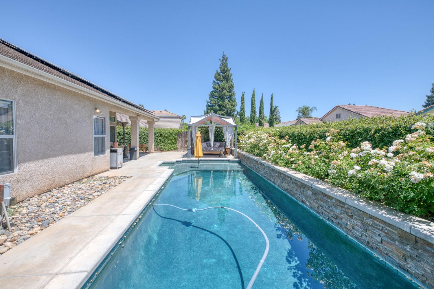 1671 E Granada Ave, Fresno, CA 93720