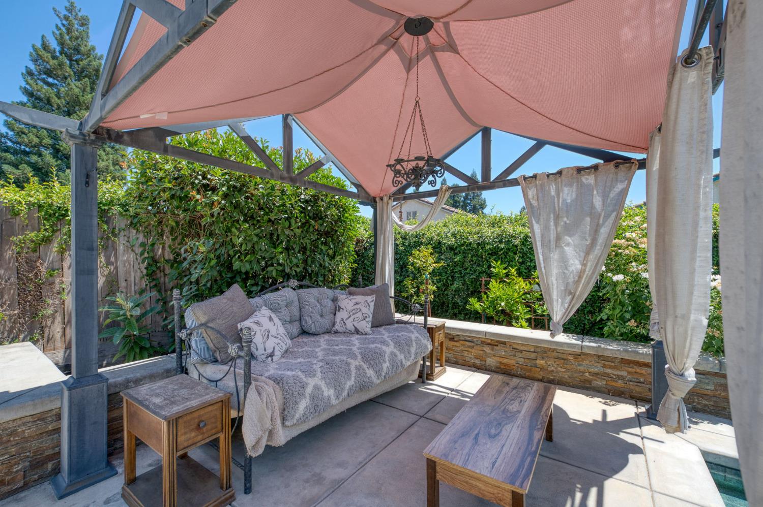 1671 E Granada Ave, Fresno, CA 93720