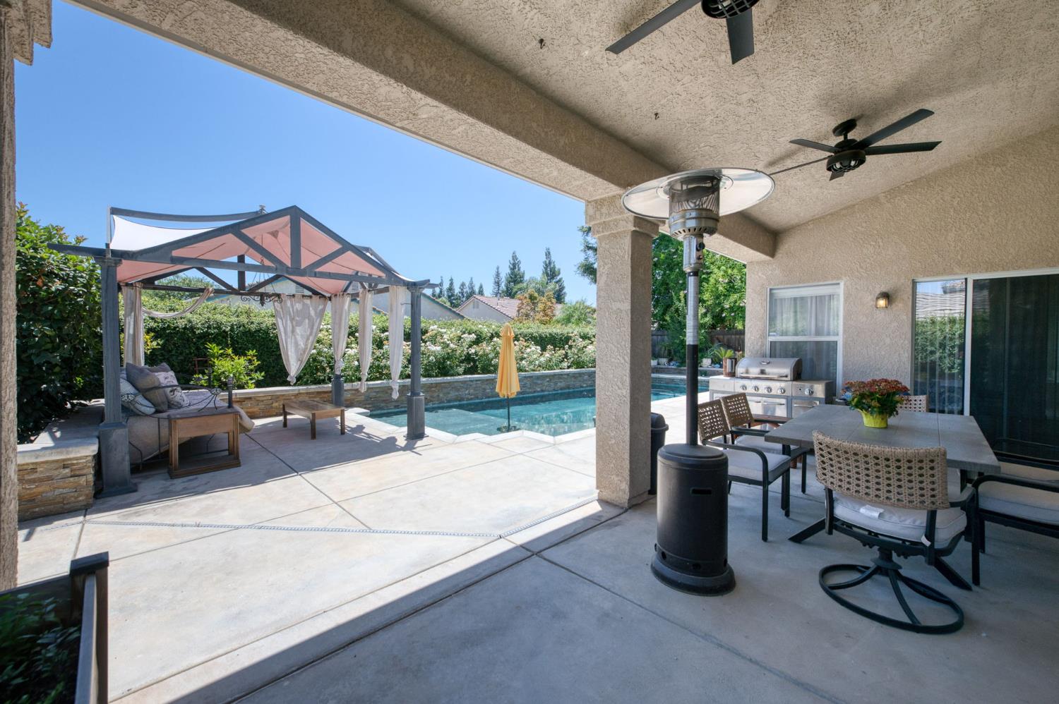 1671 E Granada Ave, Fresno, CA 93720