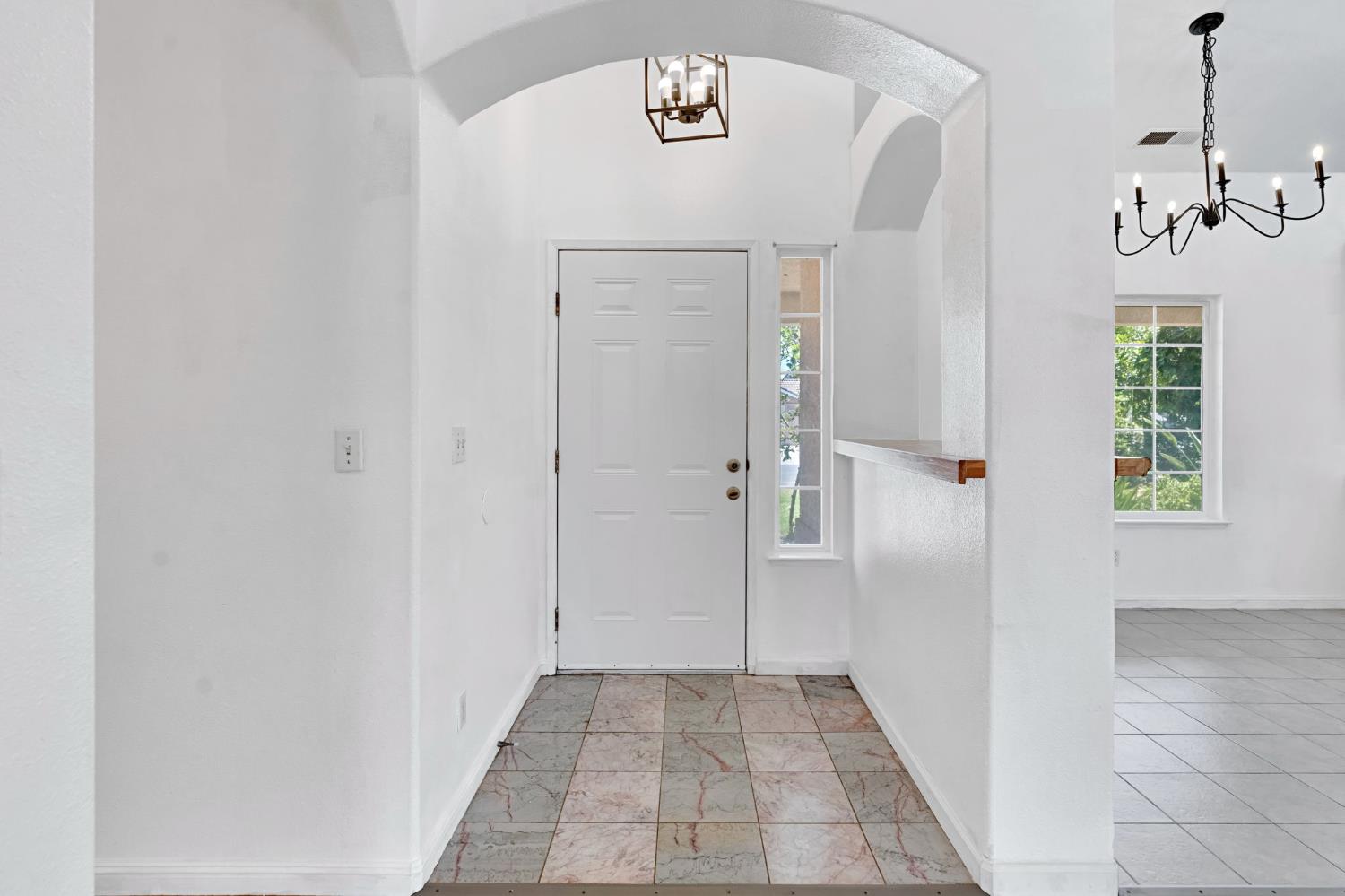 1035 La Perla Ln, Madera, CA 93638