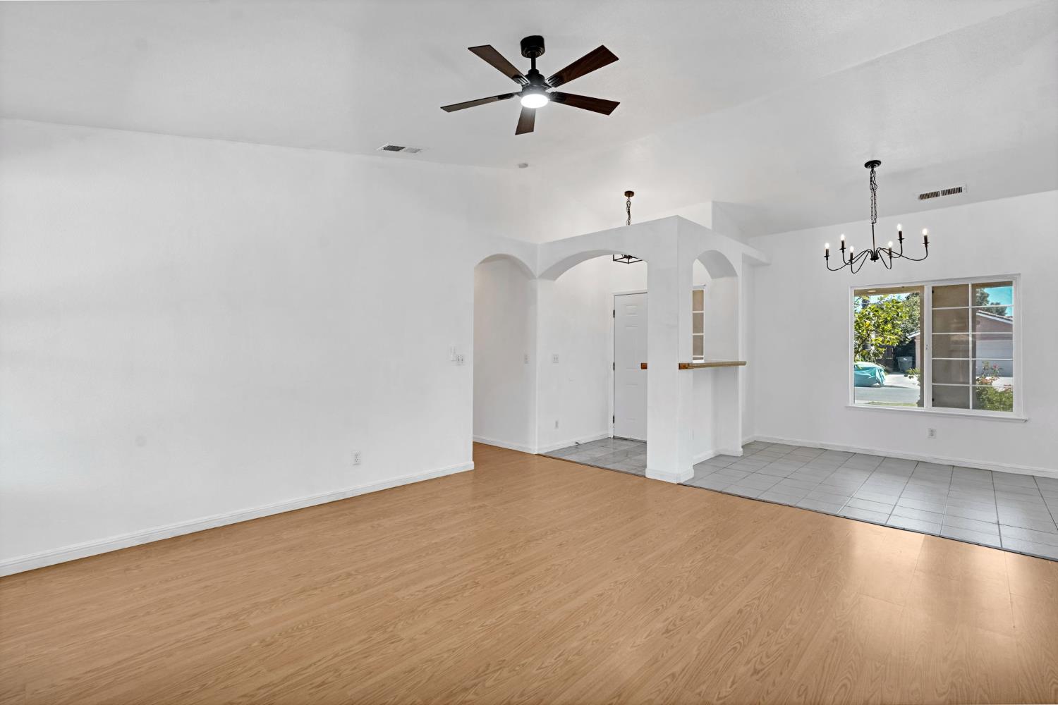 1035 La Perla Ln, Madera, CA 93638