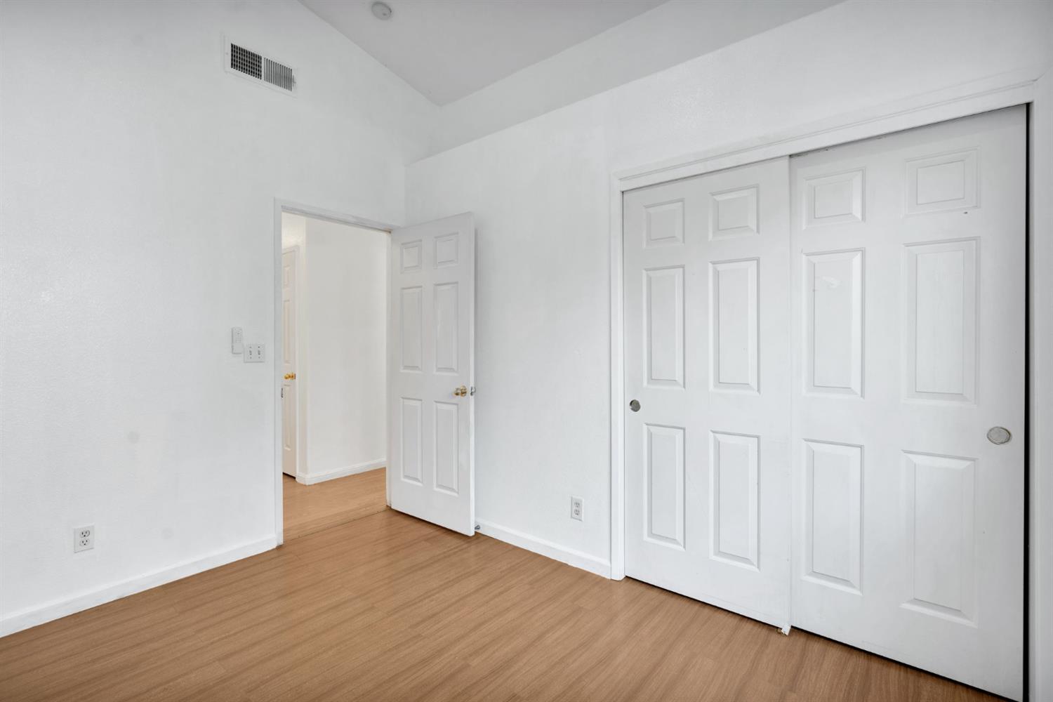 1035 La Perla Ln, Madera, CA 93638