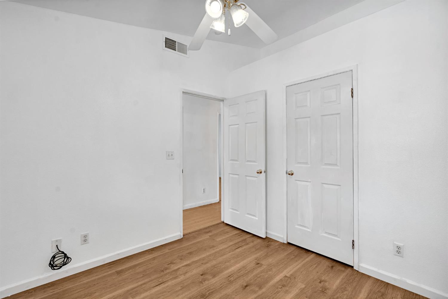 1035 La Perla Ln, Madera, CA 93638