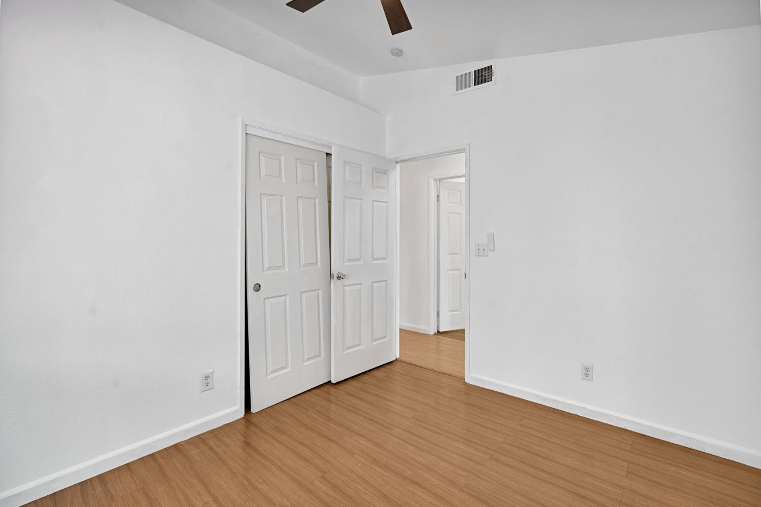 1035 La Perla Ln, Madera, CA 93638