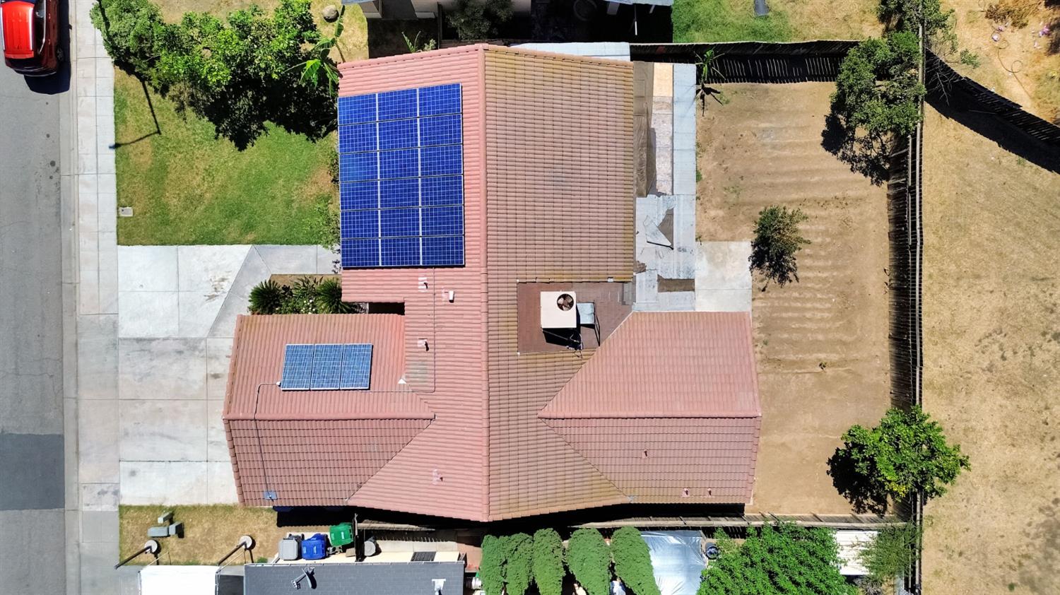 1035 La Perla Ln, Madera, CA 93638