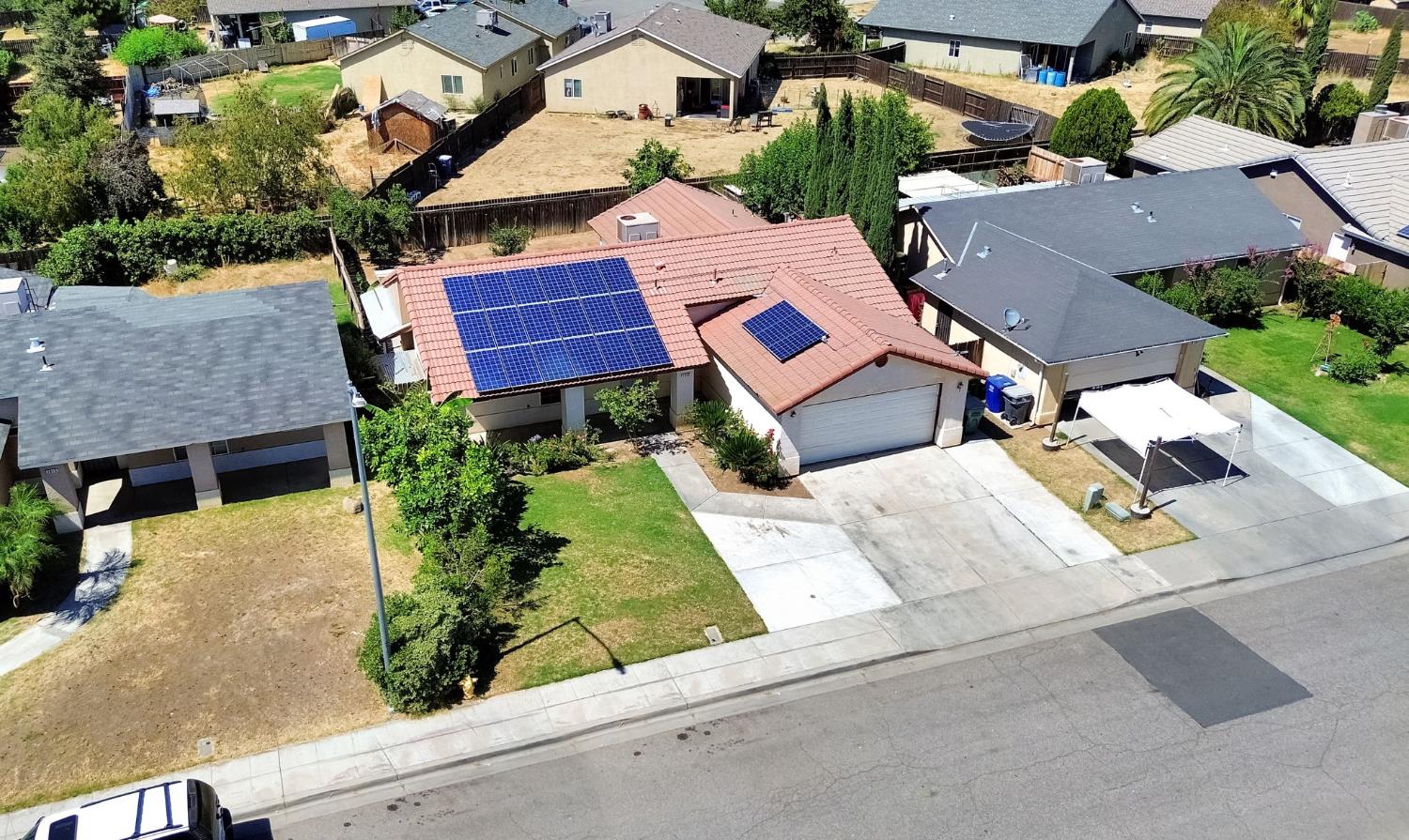 1035 La Perla Ln, Madera, CA 93638