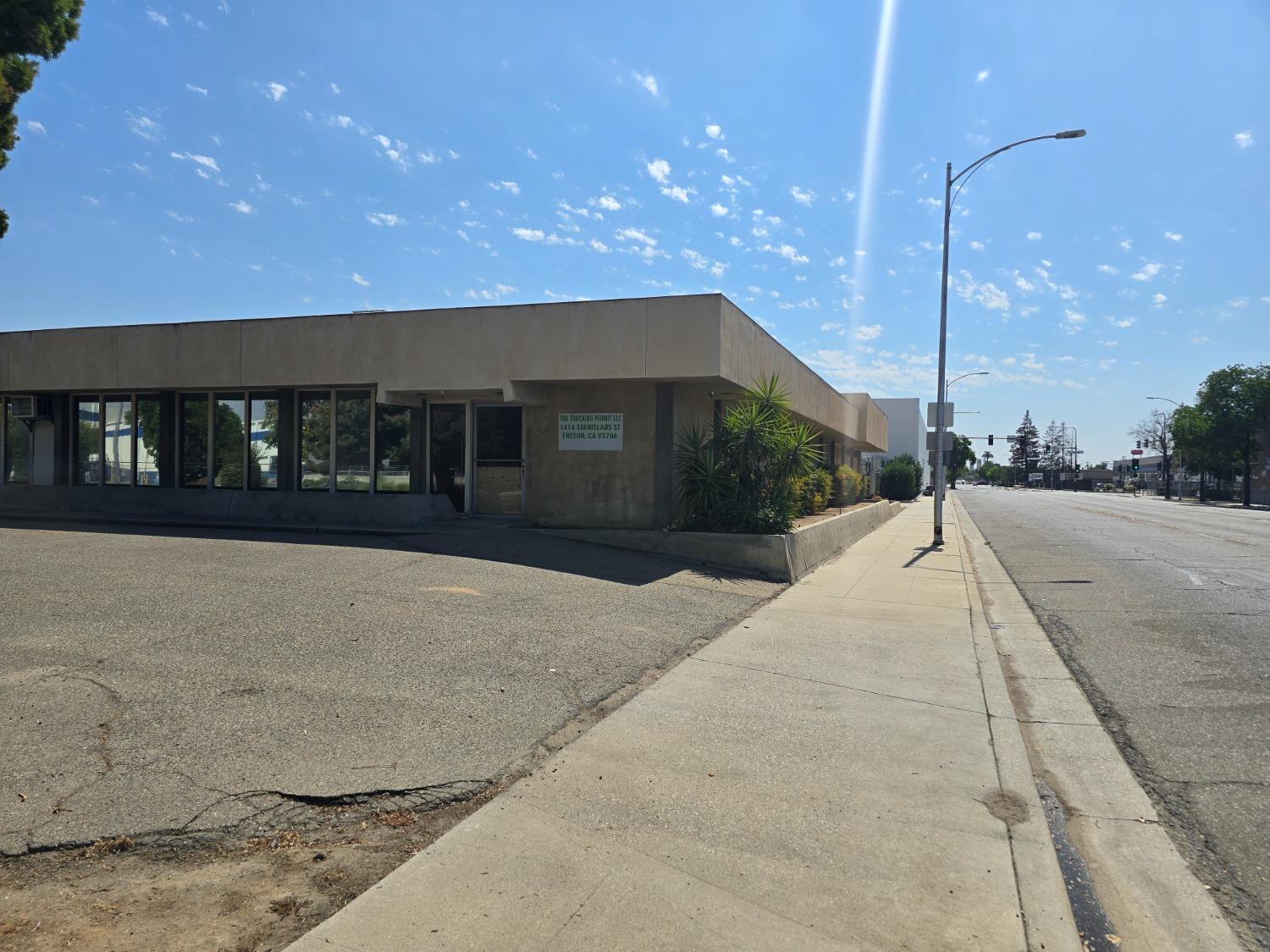 1414 Stanislaus St, Fresno, CA 93706