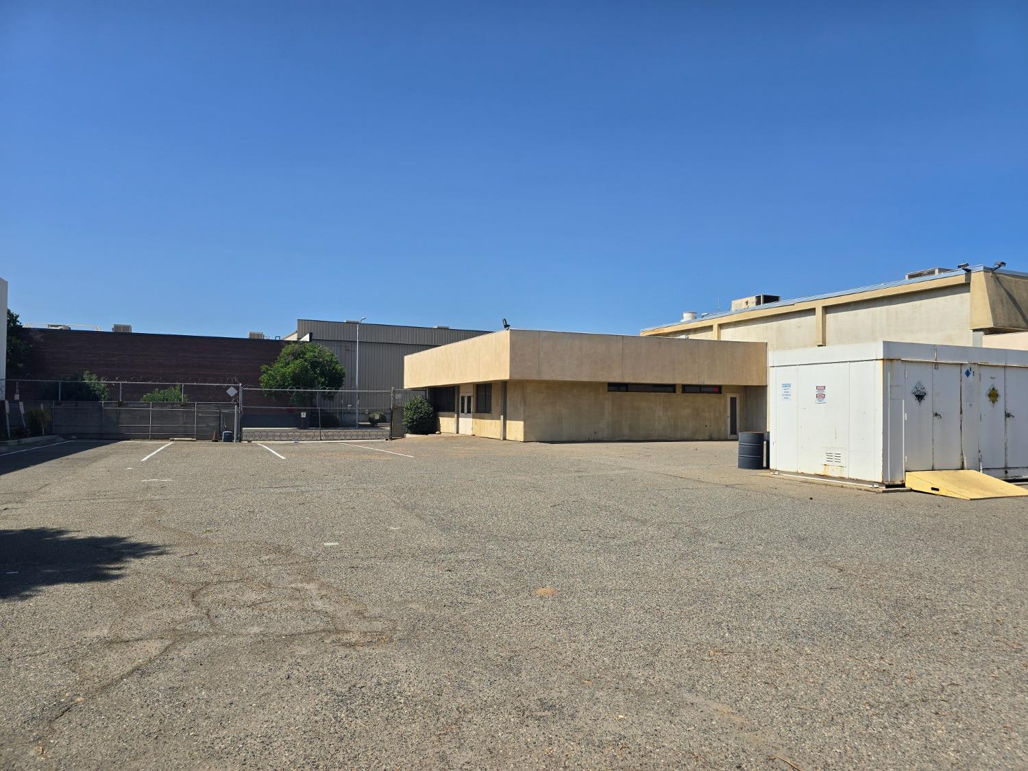 1414 Stanislaus St, Fresno, CA 93706