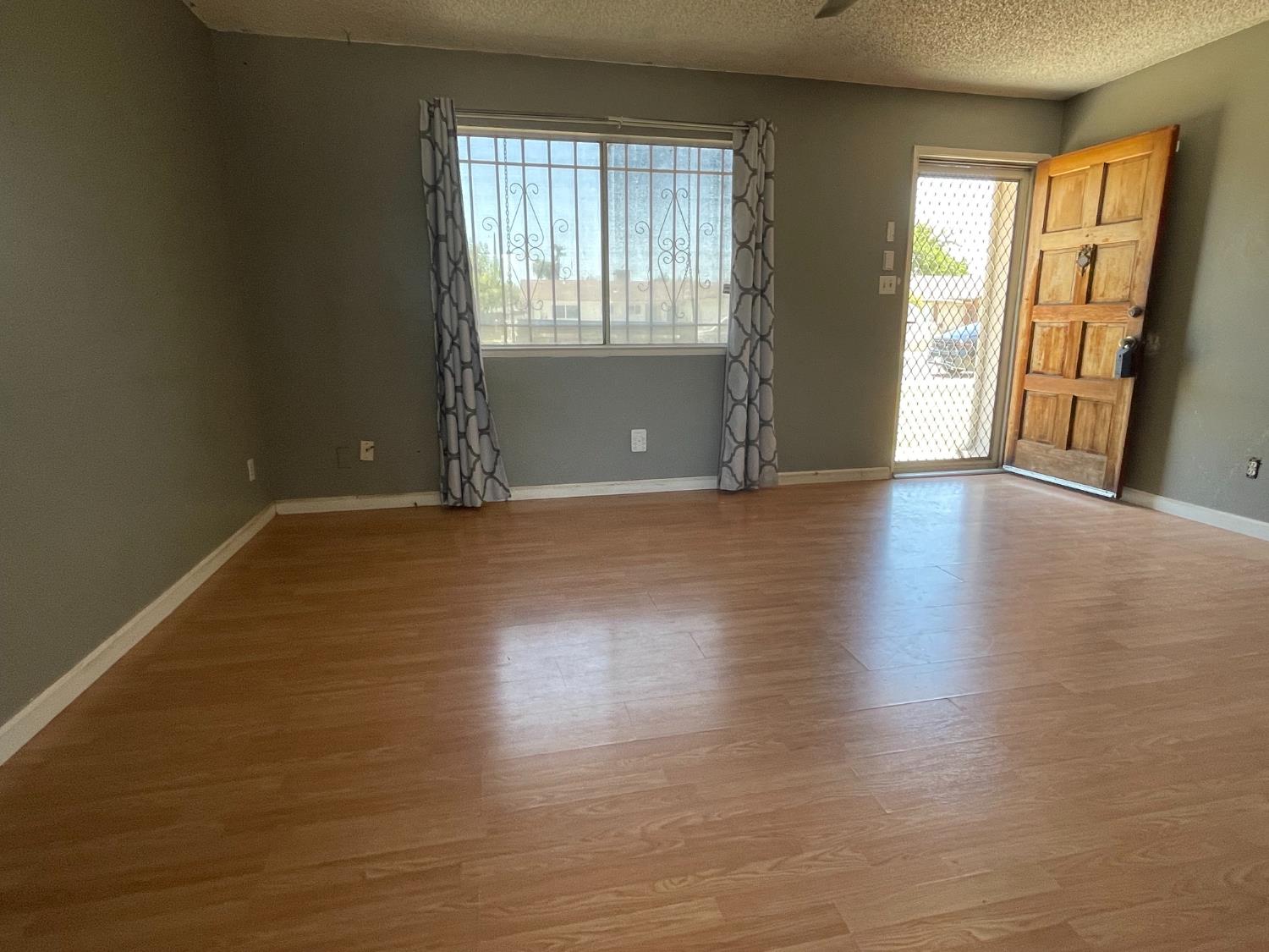 430 N 430 Alice St, Dinuba, CA 93618