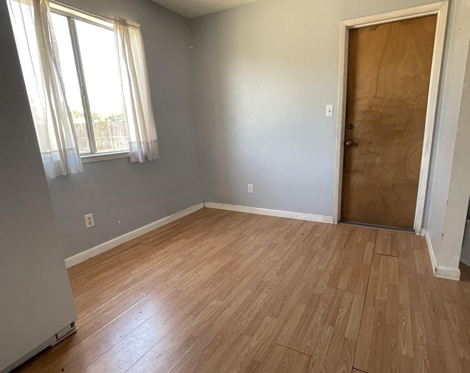 430 N 430 Alice St, Dinuba, CA 93618