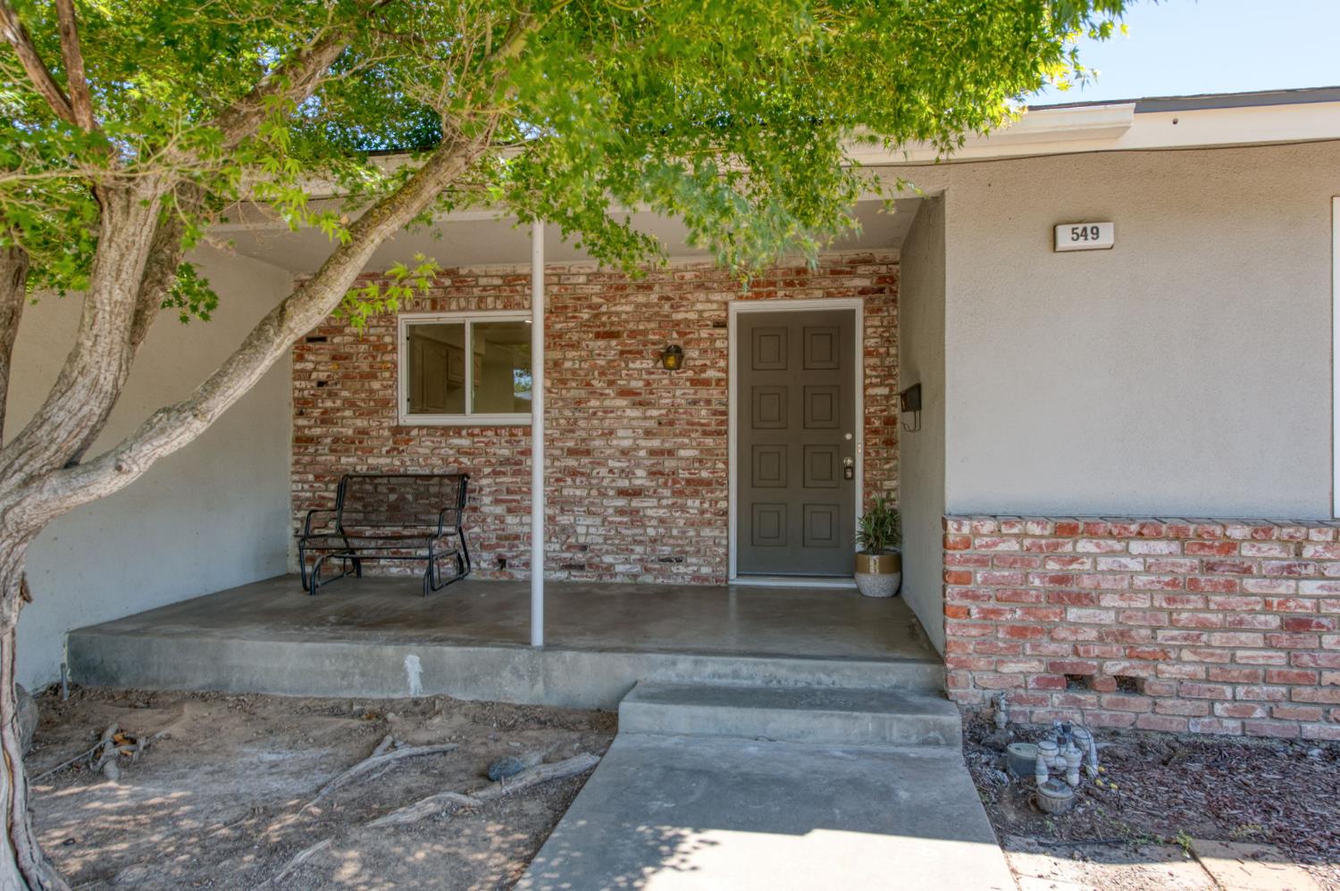 549 E Sample Ave, Fresno, CA 93710
