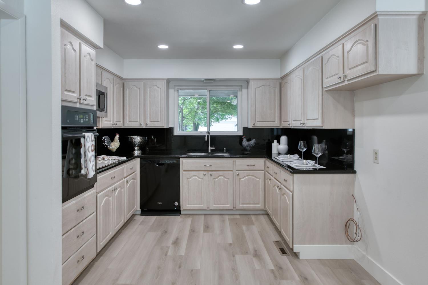 549 E Sample Ave, Fresno, CA 93710