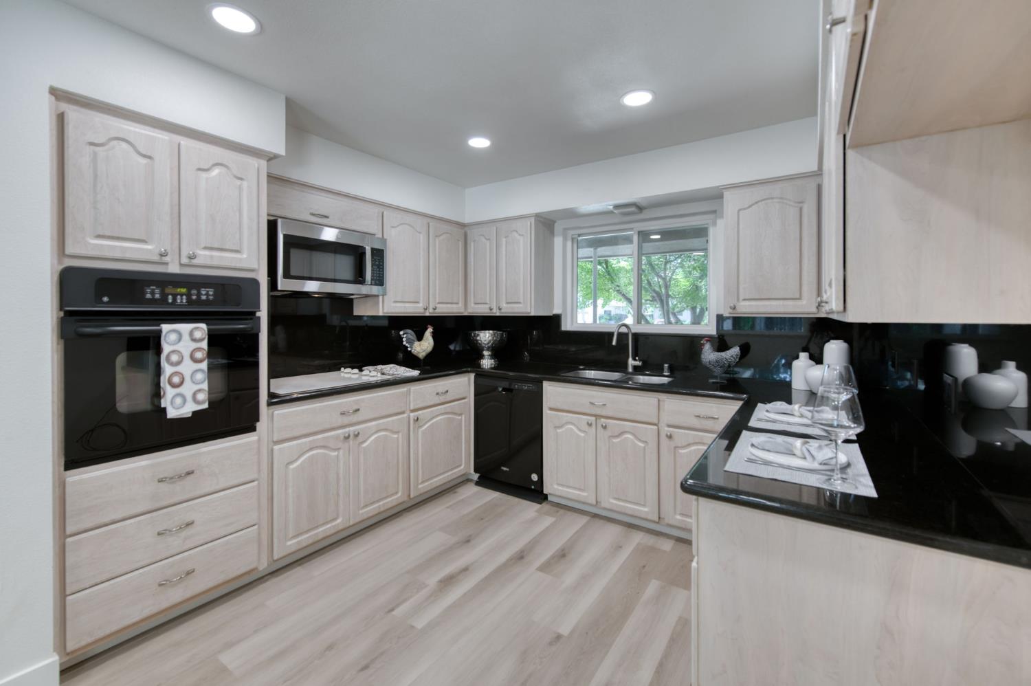 549 E Sample Ave, Fresno, CA 93710