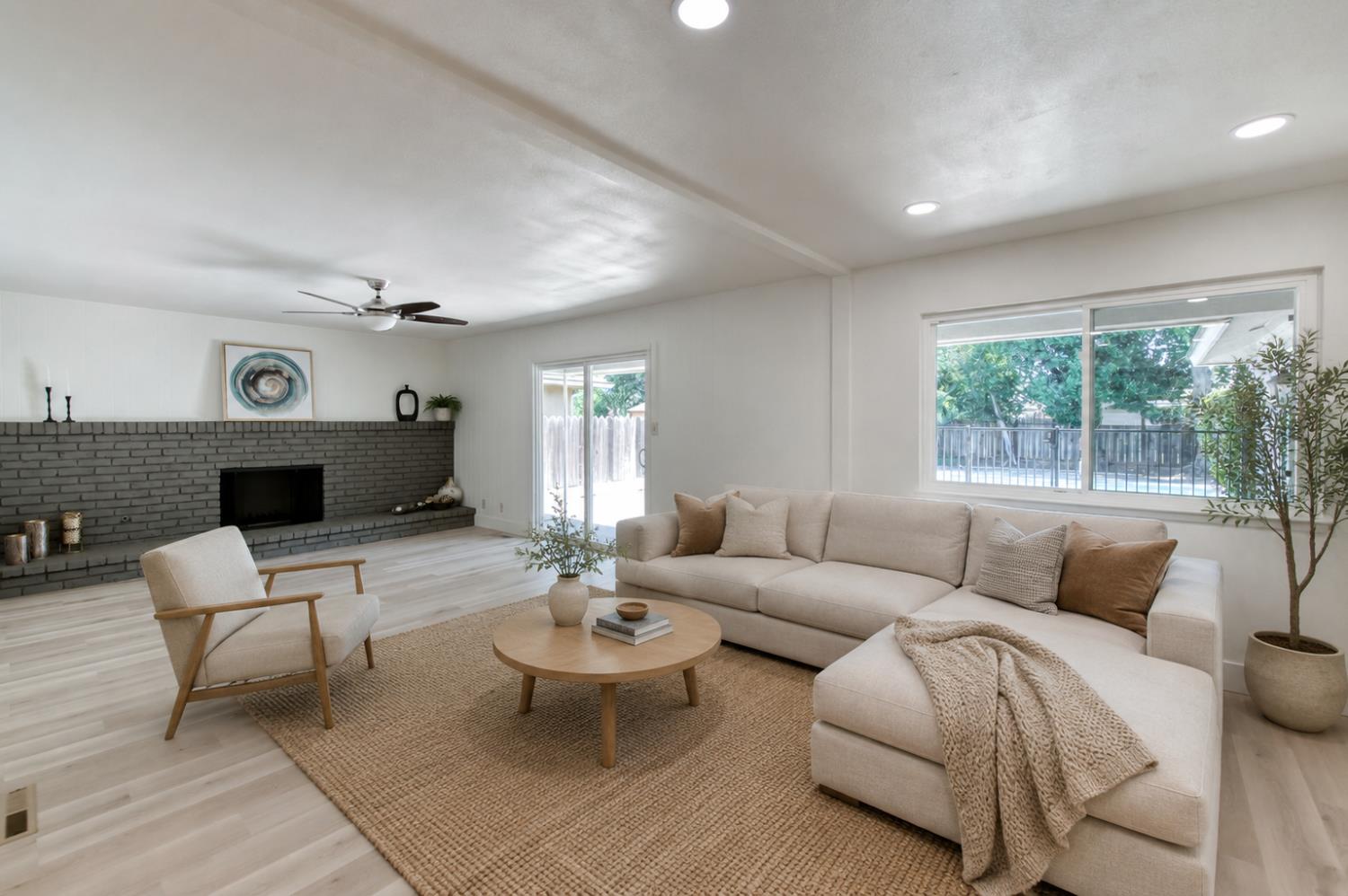 549 E Sample Ave, Fresno, CA 93710