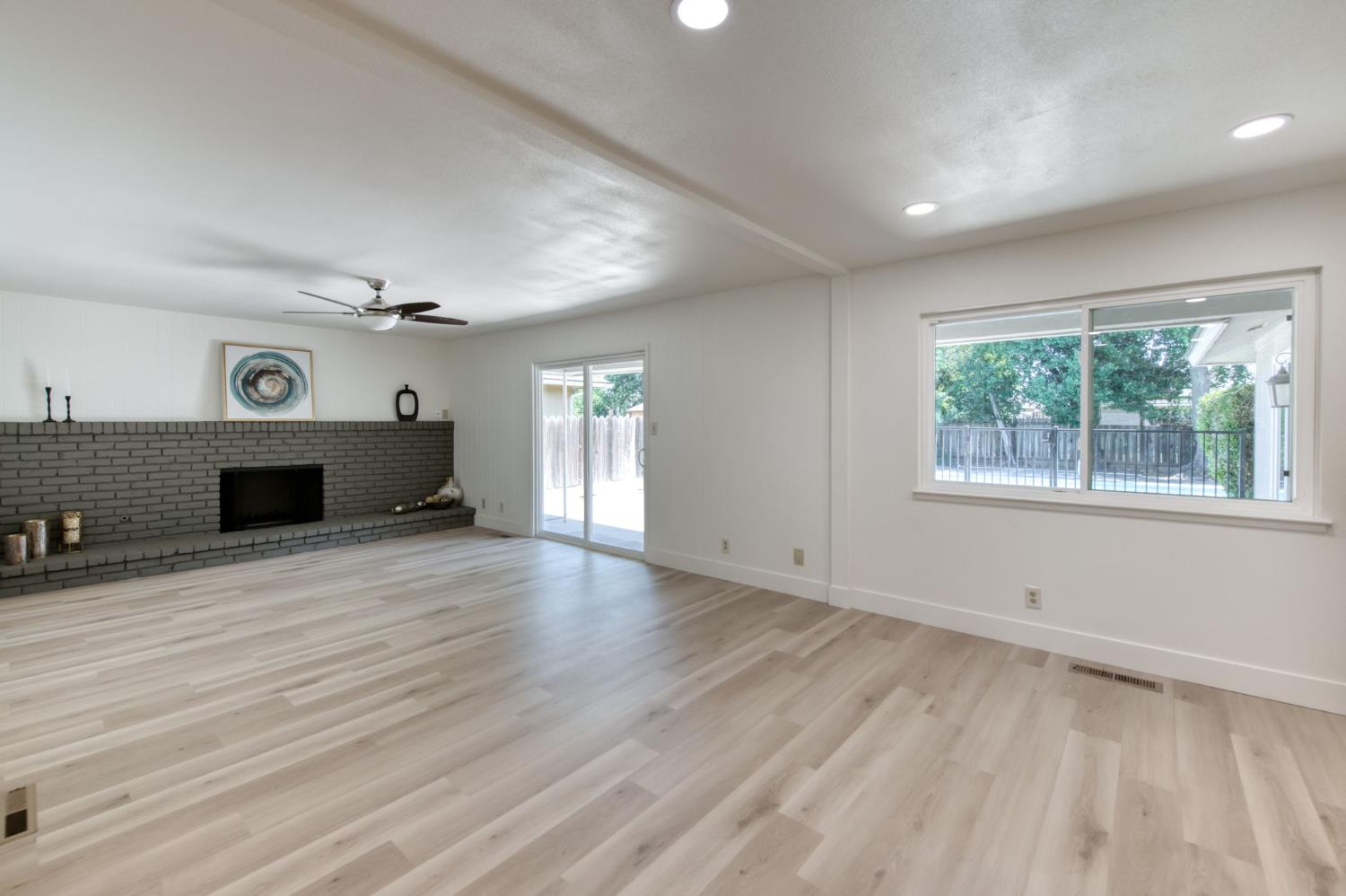 549 E Sample Ave, Fresno, CA 93710