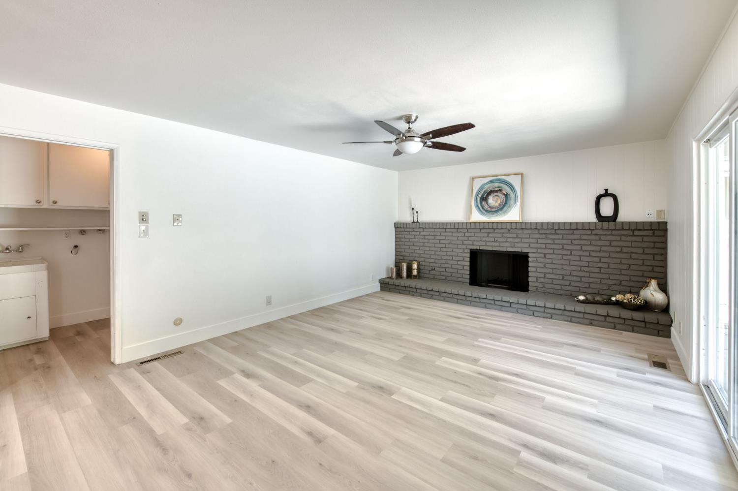 549 E Sample Ave, Fresno, CA 93710