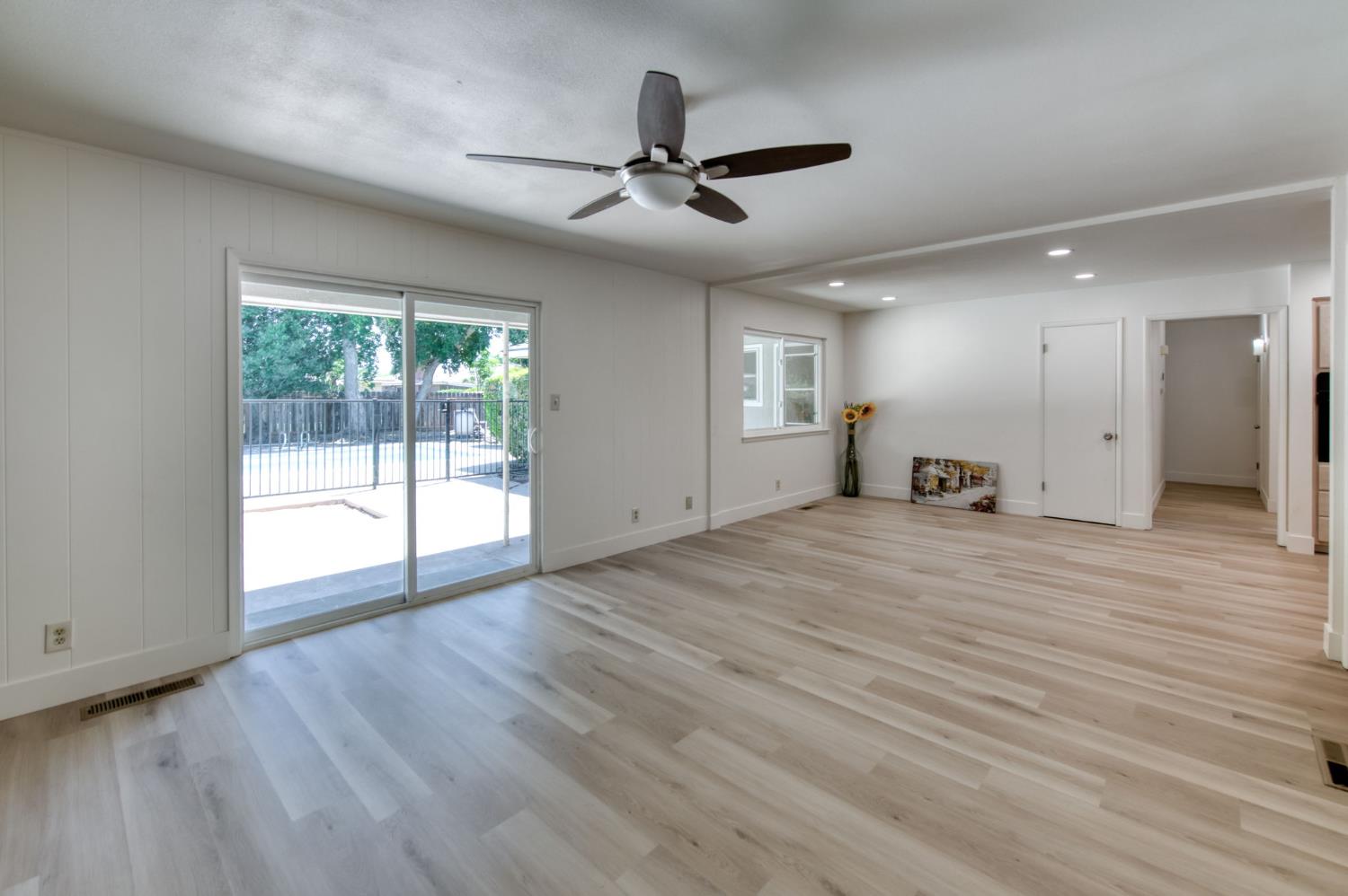 549 E Sample Ave, Fresno, CA 93710