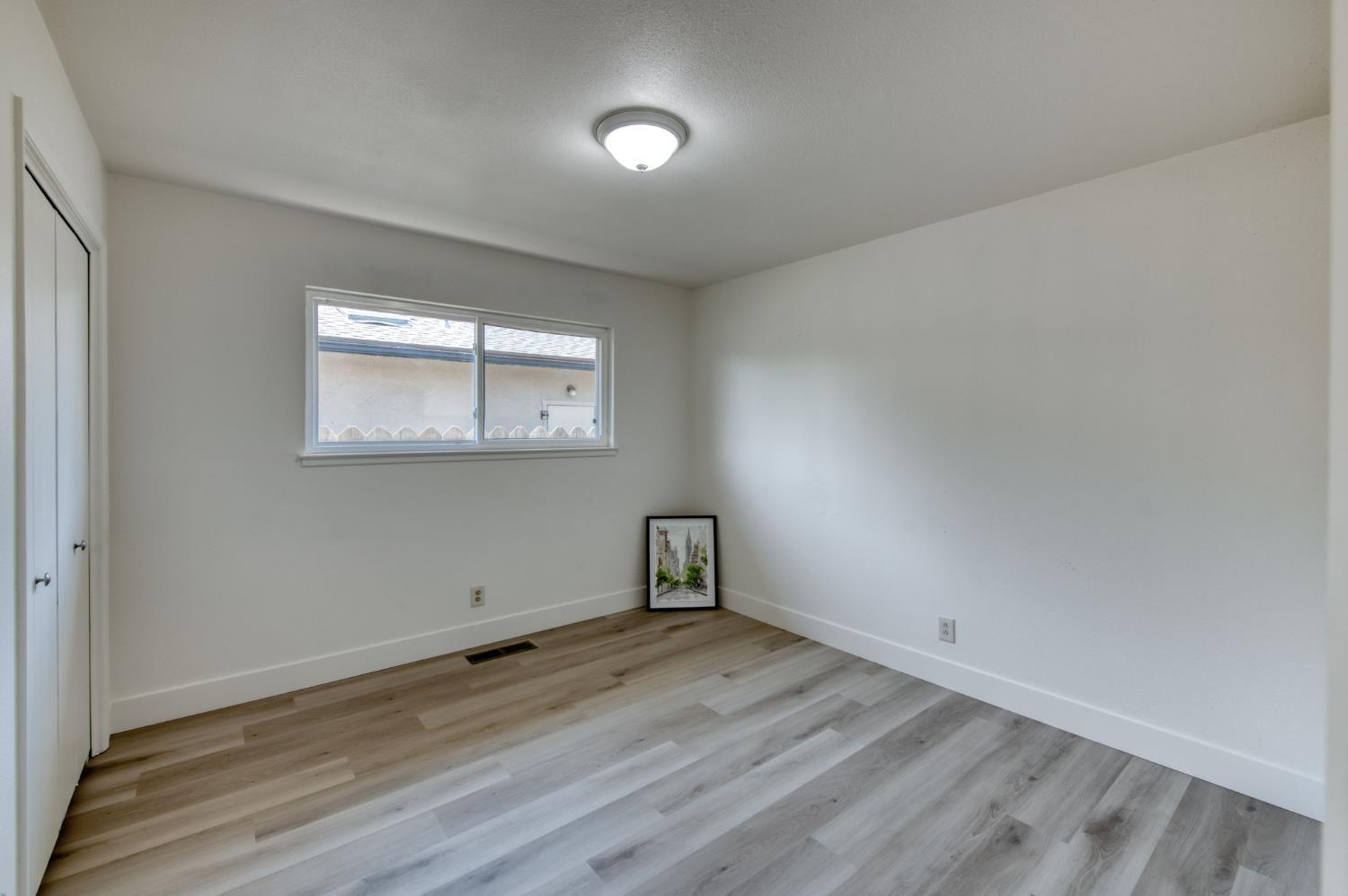 549 E Sample Ave, Fresno, CA 93710